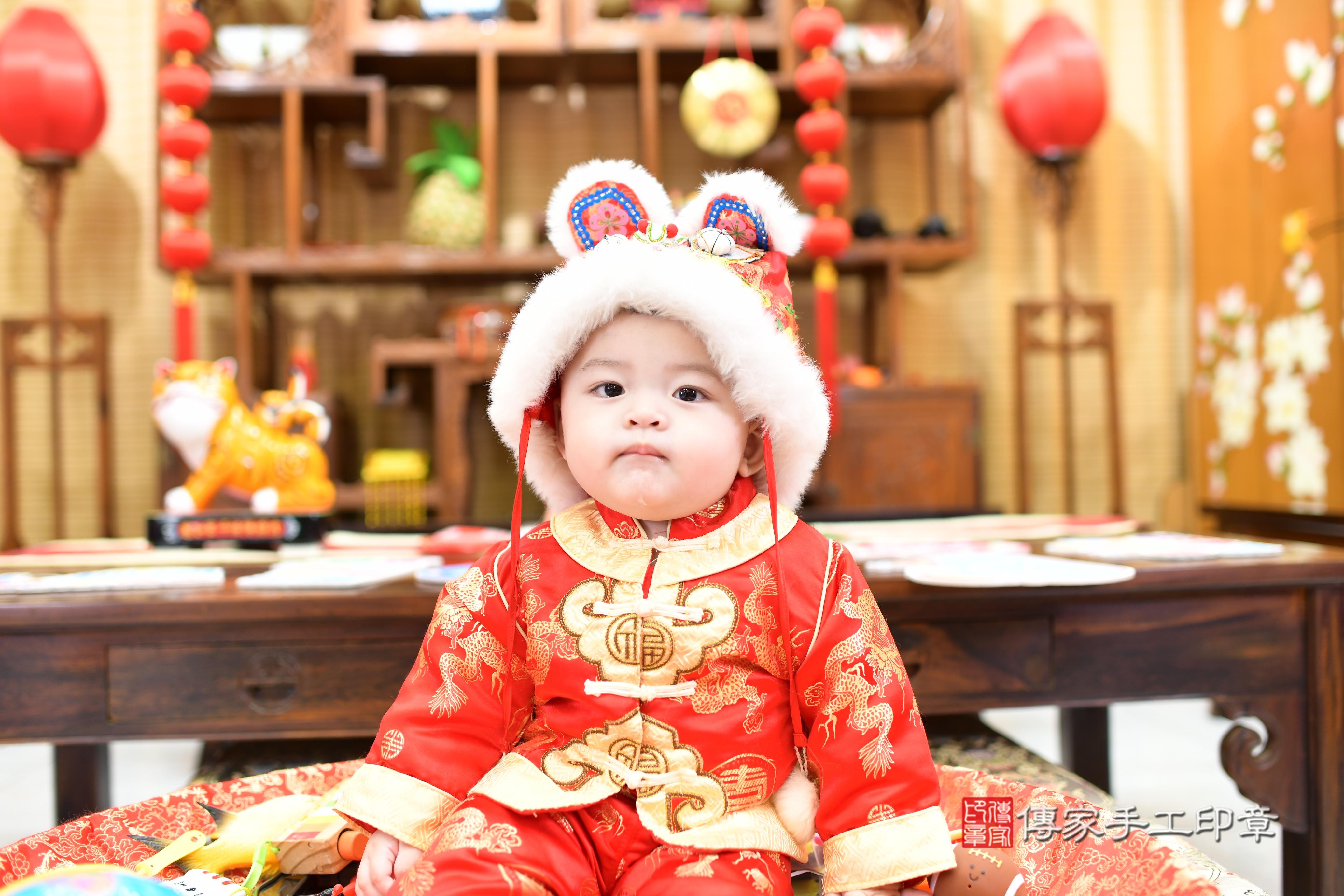 傳家手工印章台南店、抓周、度脺、中國風會場、傳家嬰兒古禮、吉祥話、抓周道具物品24種、拍照。抓周證書。寶寶抓周、滿周歲、生日快樂、祝福