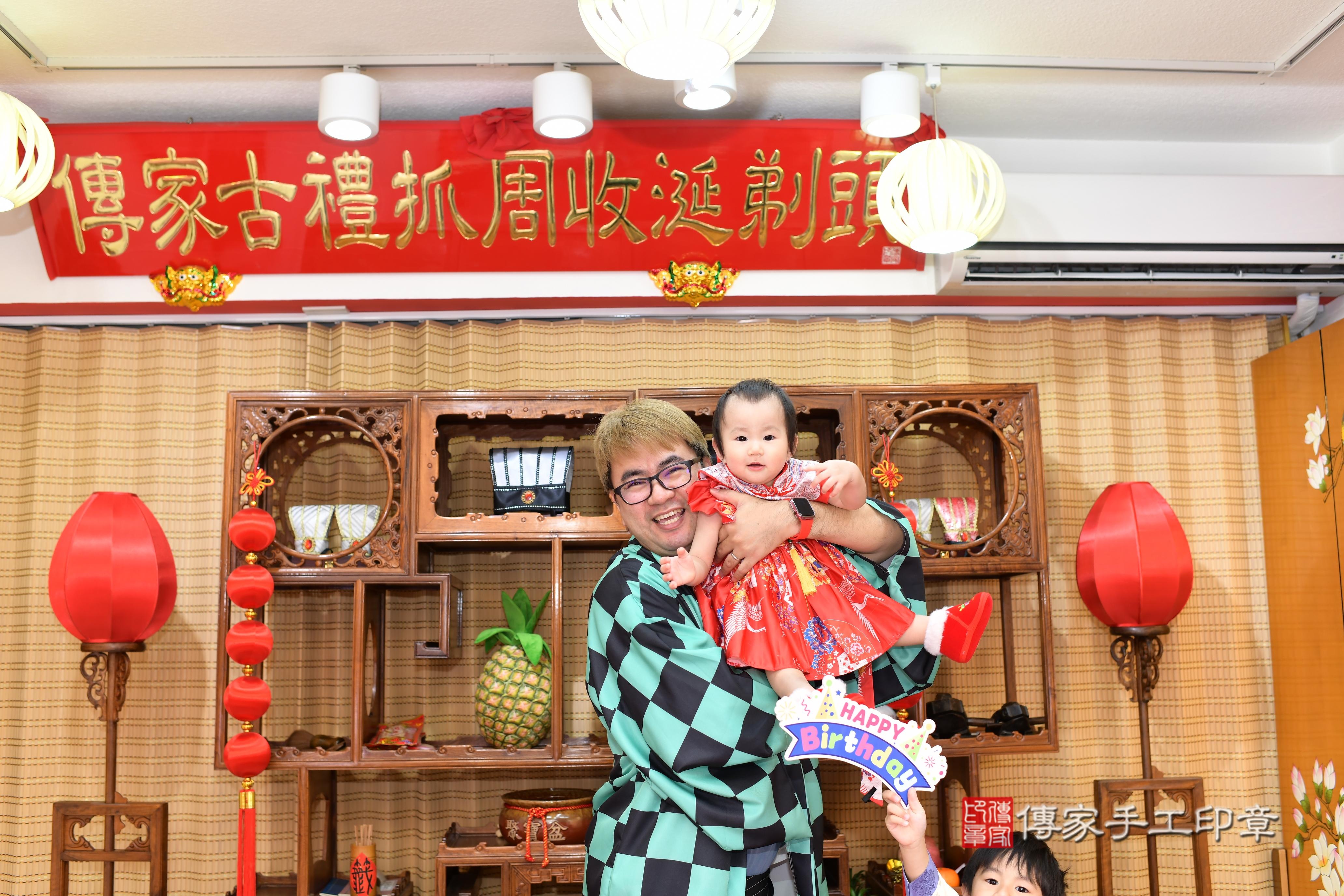 傳家手工印章台南店、抓周、度脺、中國風會場、傳家嬰兒古禮、吉祥話、抓周道具物品24種、拍照。抓周證書。寶寶抓周、滿周歲、生日快樂、祝福
