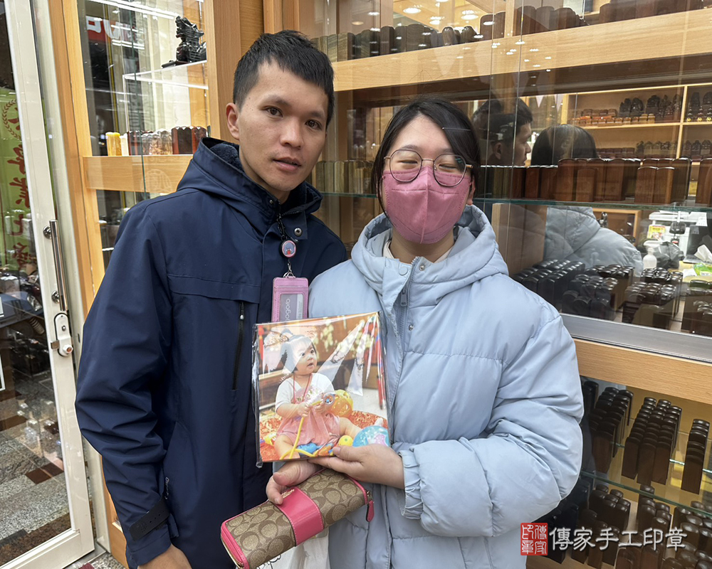 台南市新市區芮芮寶貝抓周推薦：傳家台南店抓周度脺中國風會場，嬰兒古禮抓周流程儀式吉祥話、抓周道具物品24種、拍照。抓周證書。2025.03.24