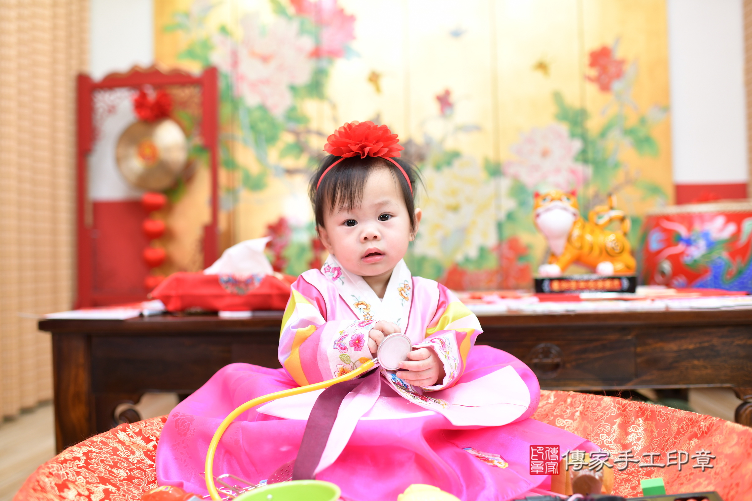 台北市大同區小妤寶寶抓周推薦：傳家台北店抓周度脺中國風會場，嬰兒古禮抓周流程儀式吉祥話、抓周道具物品24種、拍照。抓周證書。2025.3.8，照片9