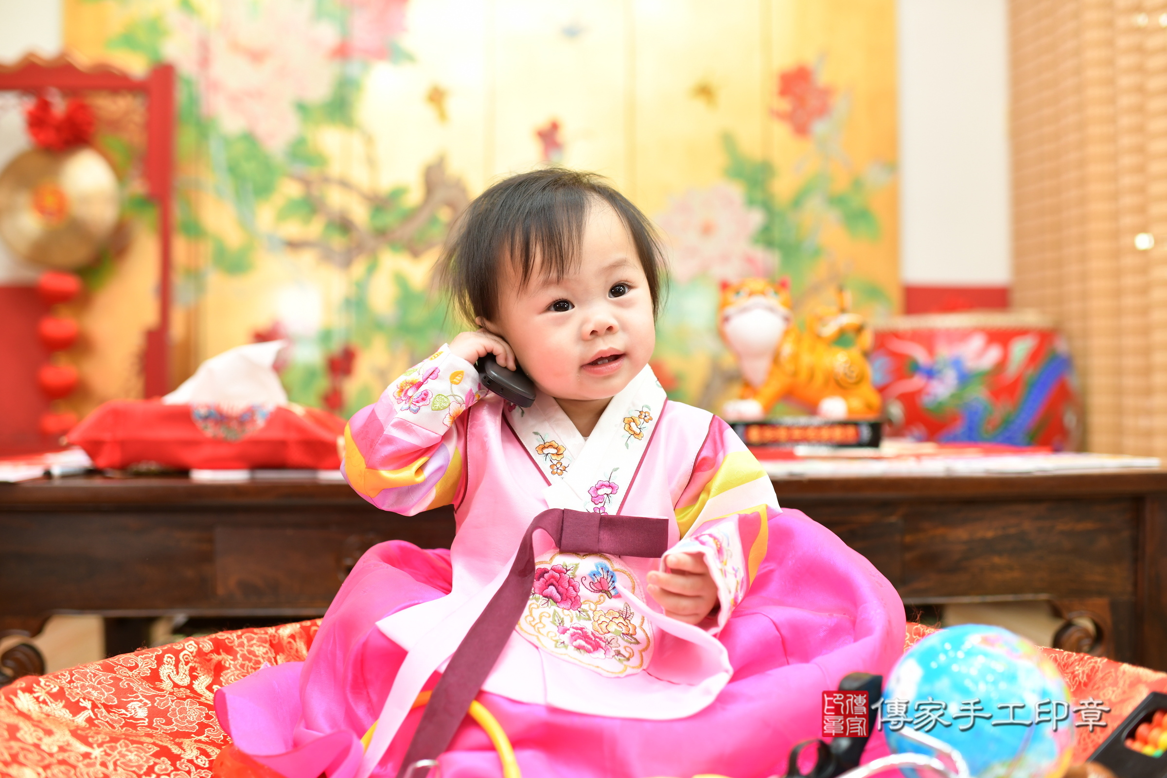 台北市大同區小妤寶寶抓周推薦：傳家台北店抓周度脺中國風會場，嬰兒古禮抓周流程儀式吉祥話、抓周道具物品24種、拍照。抓周證書。2025.3.8，照片12