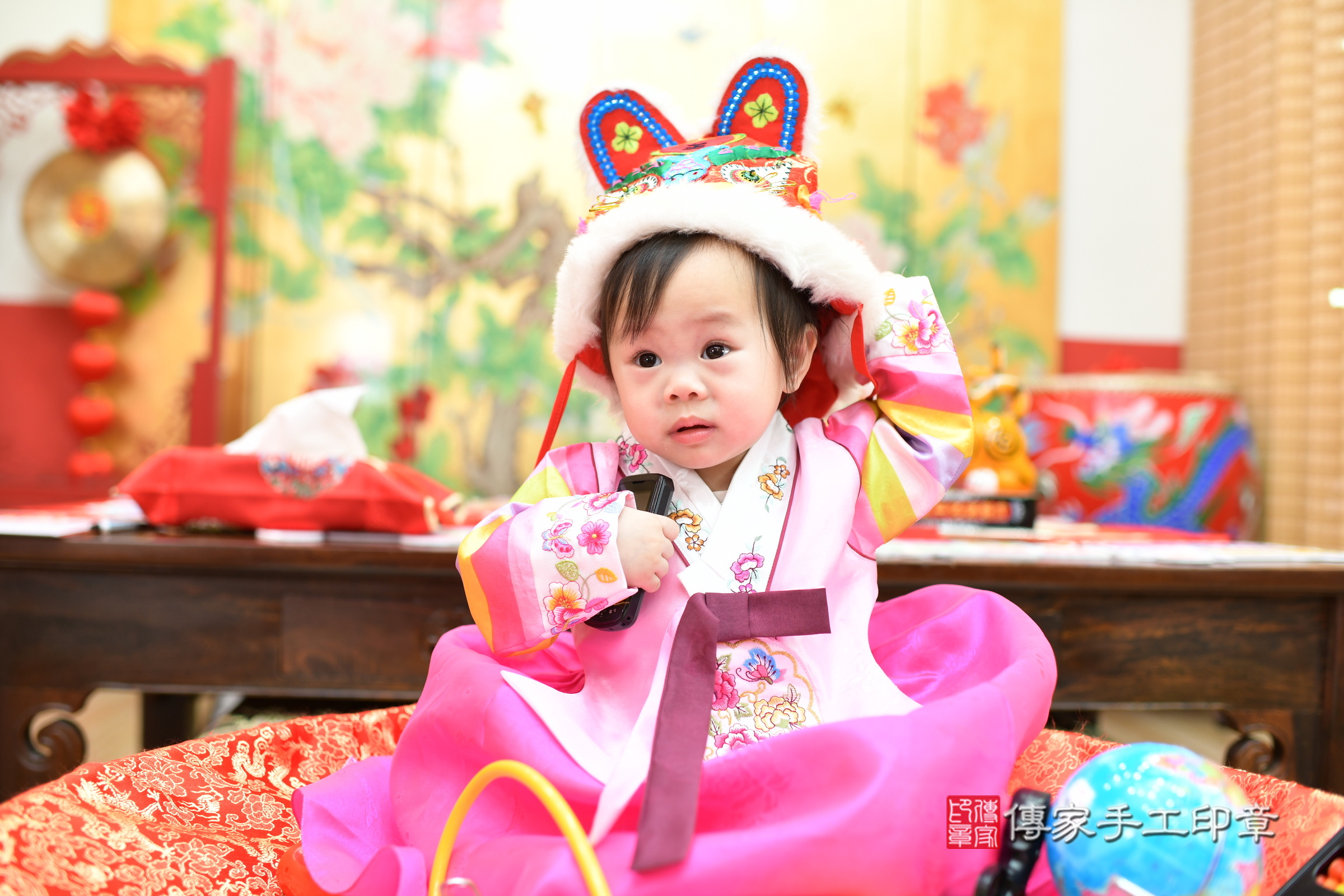 台北市大同區小妤寶寶抓周推薦：傳家台北店抓周度脺中國風會場，嬰兒古禮抓周流程儀式吉祥話、抓周道具物品24種、拍照。抓周證書。2025.3.8，照片13