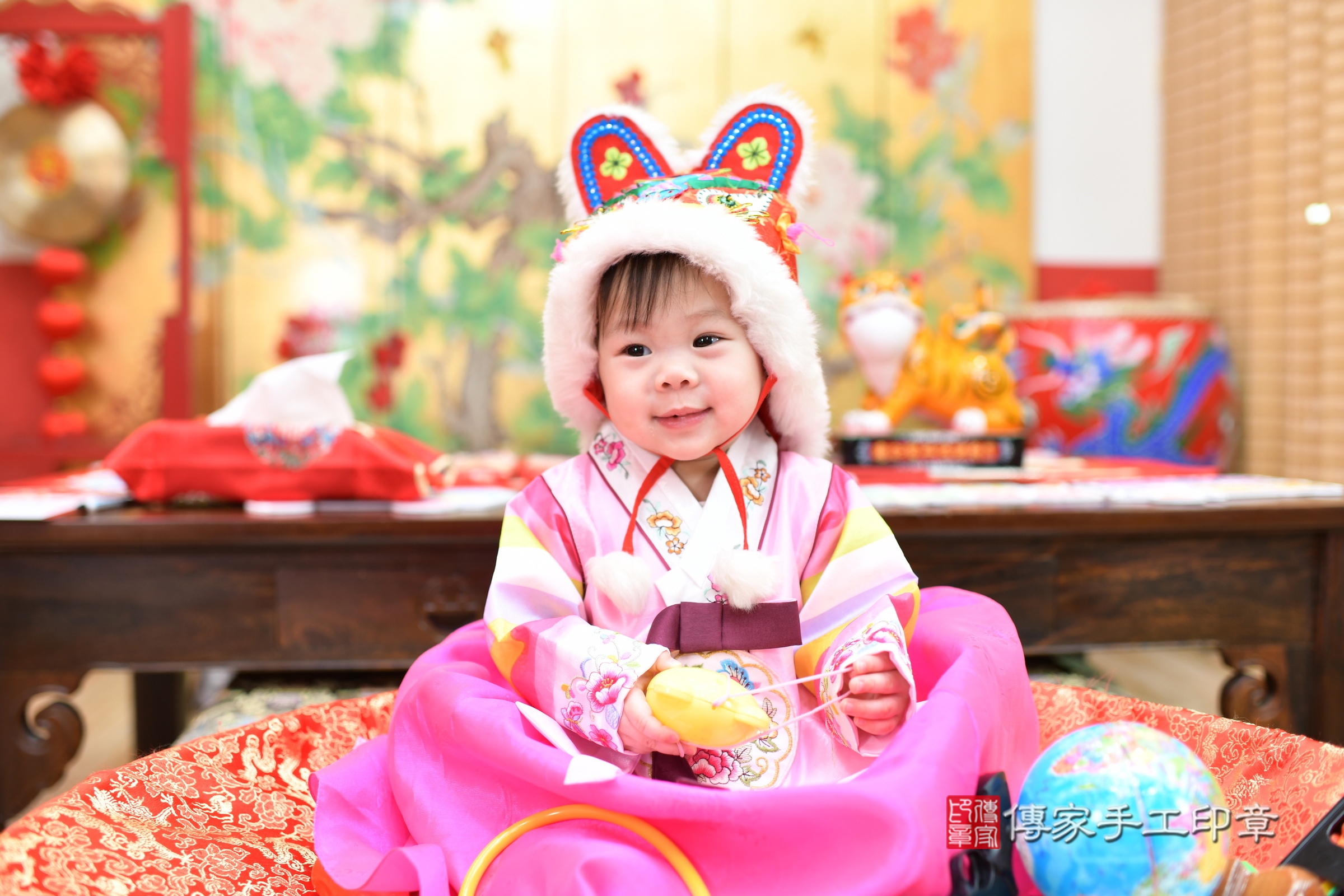 台北市大同區小妤寶寶抓周推薦：傳家台北店抓周度脺中國風會場，嬰兒古禮抓周流程儀式吉祥話、抓周道具物品24種、拍照。抓周證書。2025.3.8，照片15