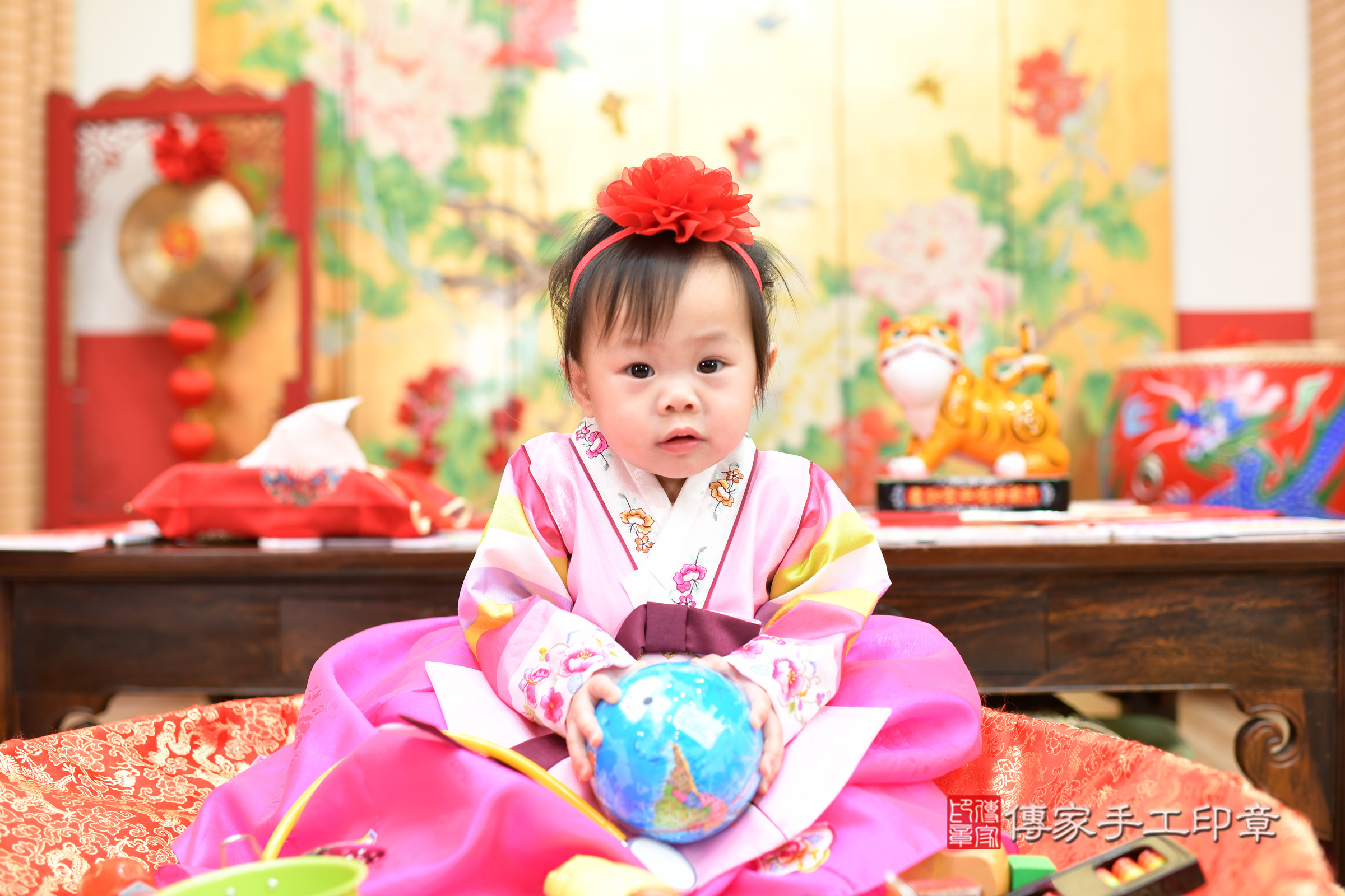 台北市大同區小妤寶寶抓周推薦：傳家台北店抓周度脺中國風會場，嬰兒古禮抓周流程儀式吉祥話、抓周道具物品24種、拍照。抓周證書。2025.3.8，照片10