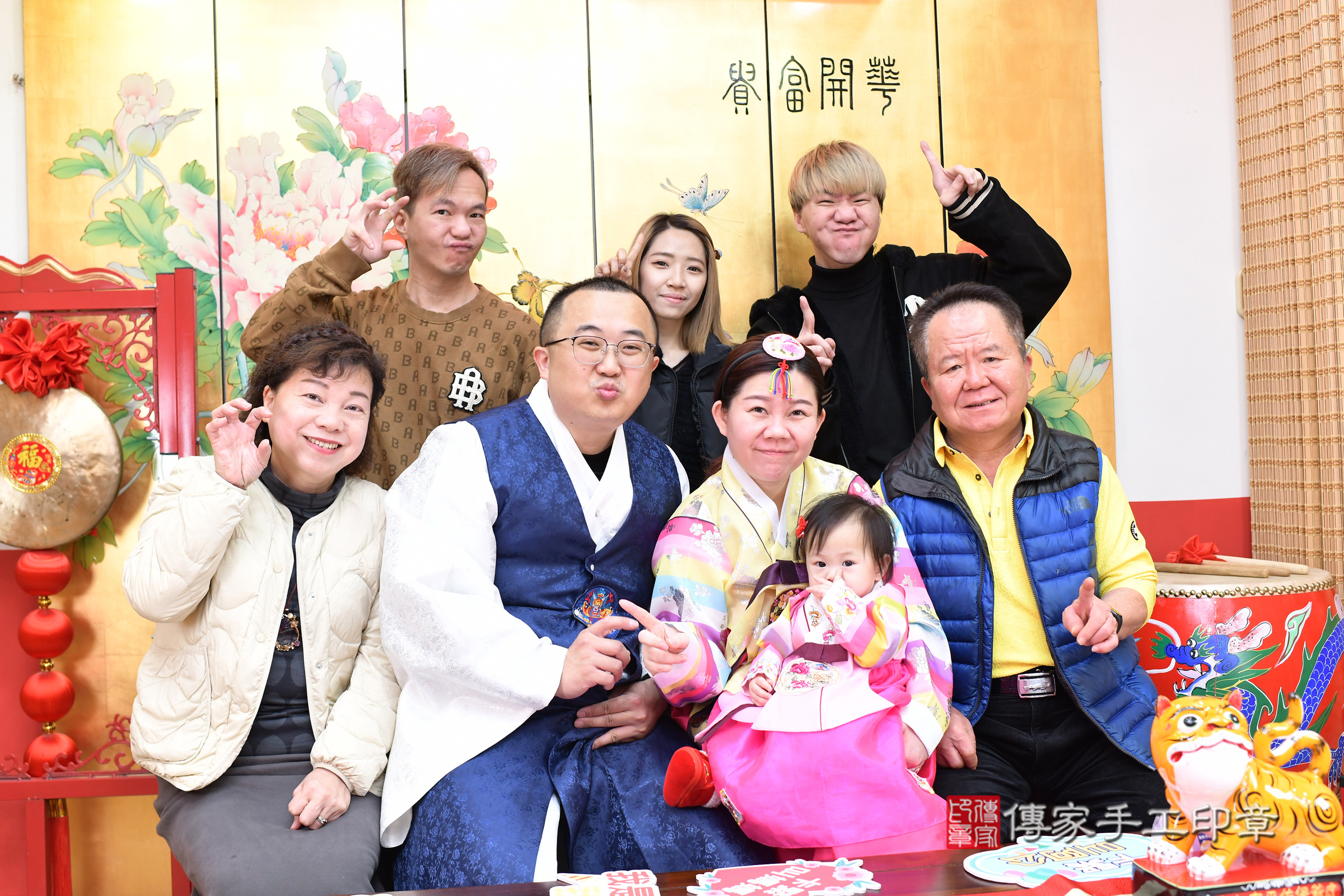 台北市大同區小妤寶寶抓周推薦：傳家台北店抓周度脺中國風會場，嬰兒古禮抓周流程儀式吉祥話、抓周道具物品24種、拍照。抓周證書。2025.3.8，照片23