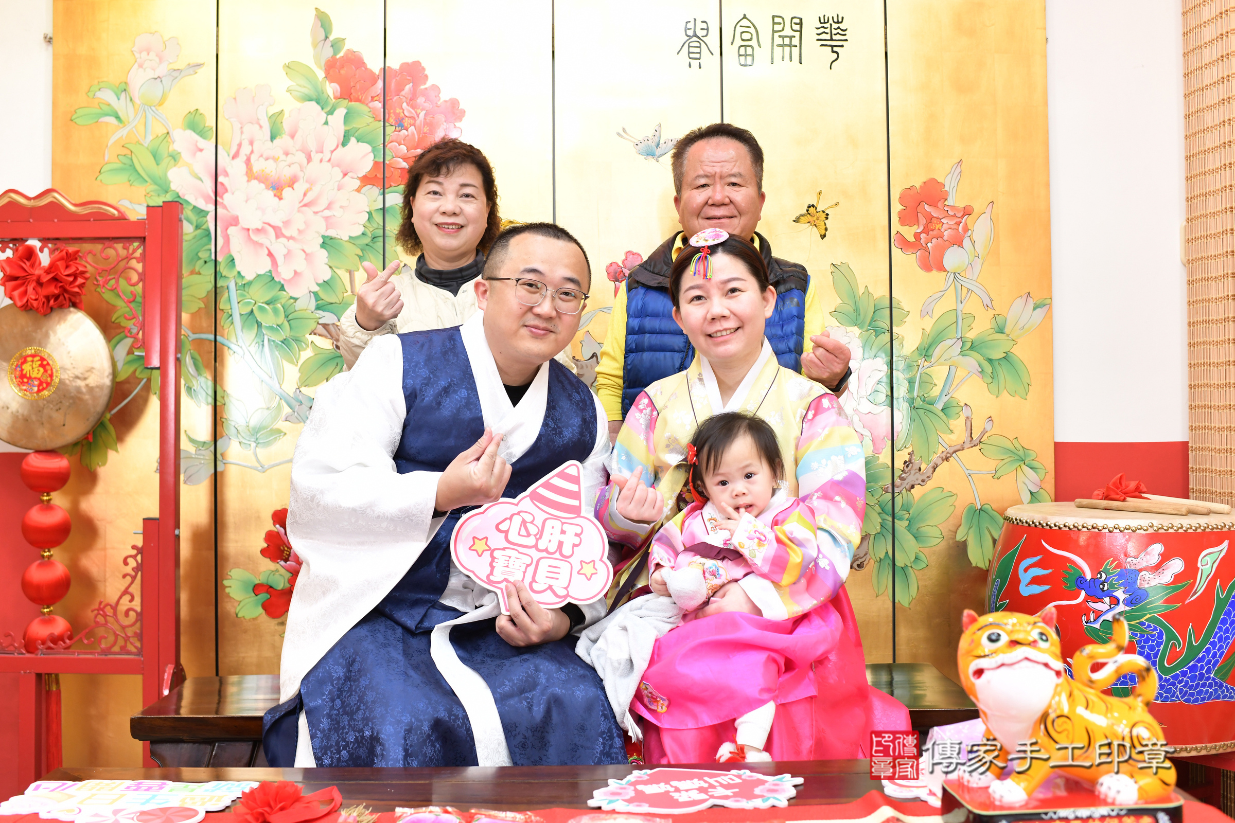 台北市大同區小妤寶寶抓周推薦：傳家台北店抓周度脺中國風會場，嬰兒古禮抓周流程儀式吉祥話、抓周道具物品24種、拍照。抓周證書。2025.3.8，照片4