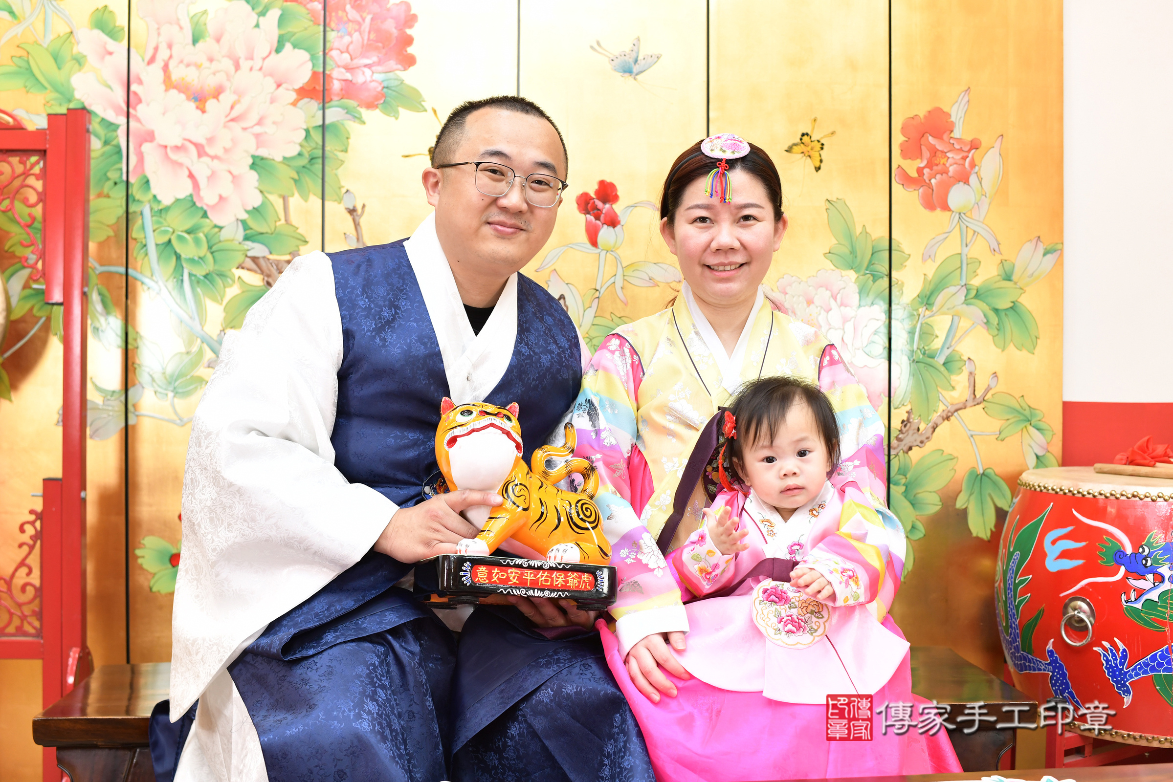 台北市大同區小妤寶寶抓周推薦：傳家台北店抓周度脺中國風會場，嬰兒古禮抓周流程儀式吉祥話、抓周道具物品24種、拍照。抓周證書。2025.3.8，照片16