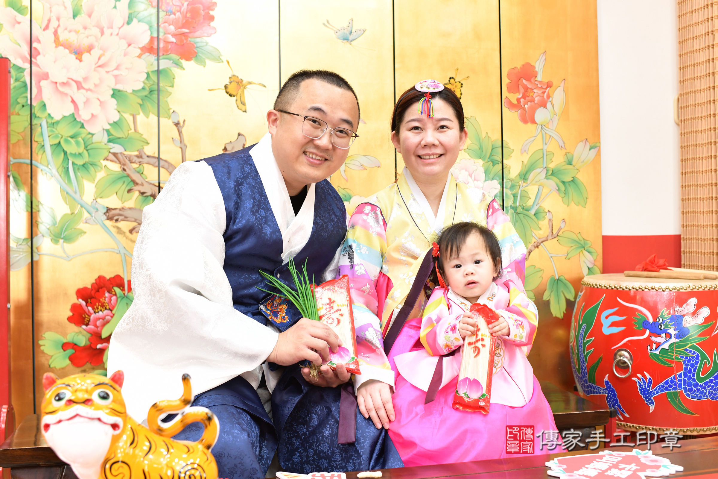 台北市大同區小妤寶寶抓周推薦：傳家台北店抓周度脺中國風會場，嬰兒古禮抓周流程儀式吉祥話、抓周道具物品24種、拍照。抓周證書。2025.3.8，照片18