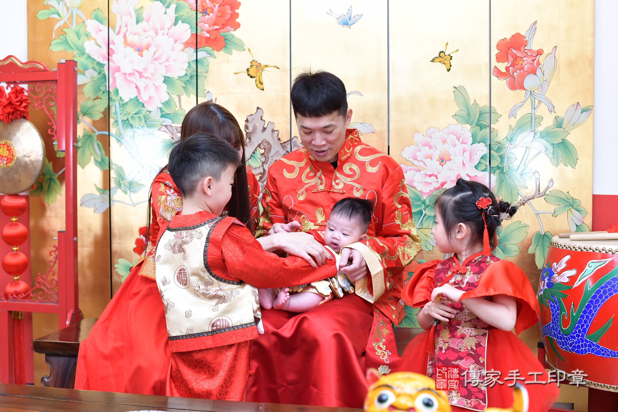 台北市大同區小勛寶寶收涎推薦：傳家台北店收涎中國風會場，嬰兒古禮收涎收口水流程儀式、收涎吉祥話、收涎餅乾、收涎拍照。收涎證書。2025.3.9，照片18