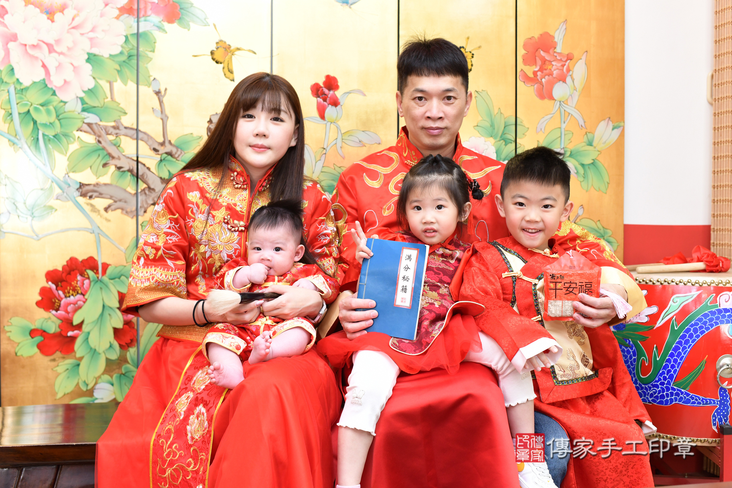 台北市大同區小勛寶寶收涎推薦：傳家台北店收涎中國風會場，嬰兒古禮收涎收口水流程儀式、收涎吉祥話、收涎餅乾、收涎拍照。收涎證書。2025.3.9，照片12