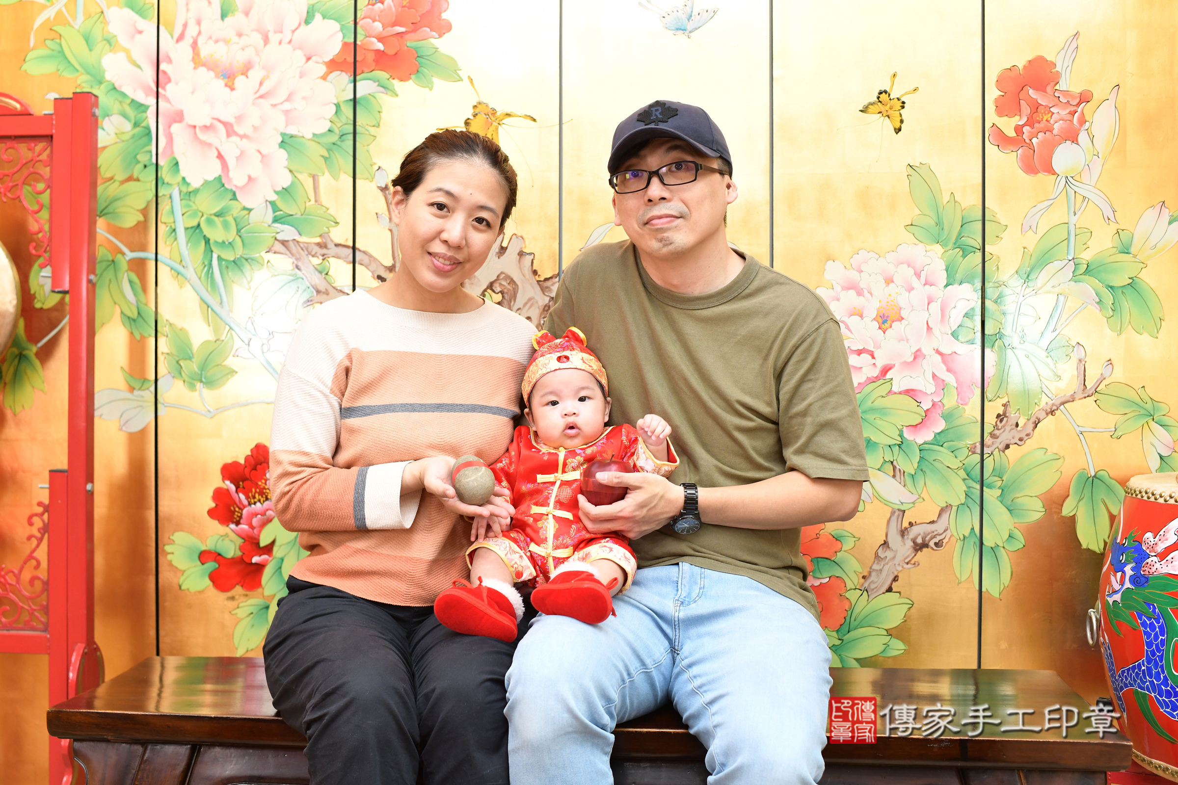 小澄寶寶(台北市大同區嬰兒寶寶滿月剃頭理髮、嬰兒剃胎毛儀式吉祥話)。中國風會場，爸媽寶貝穿「日中韓」古裝禮服。專業拍照、證書。★購買「臍帶章、肚臍章、胎毛筆刷印章」贈送：剃頭、收涎、抓周，三選一。2025.3.15，照片13