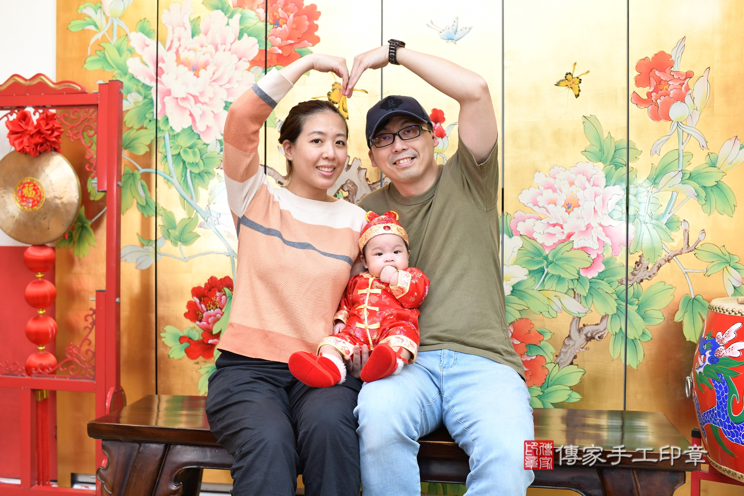 小澄寶寶(台北市大同區嬰兒寶寶滿月剃頭理髮、嬰兒剃胎毛儀式吉祥話)。中國風會場，爸媽寶貝穿「日中韓」古裝禮服。專業拍照、證書。★購買「臍帶章、肚臍章、胎毛筆刷印章」贈送：剃頭、收涎、抓周，三選一。2025.3.15，照片3