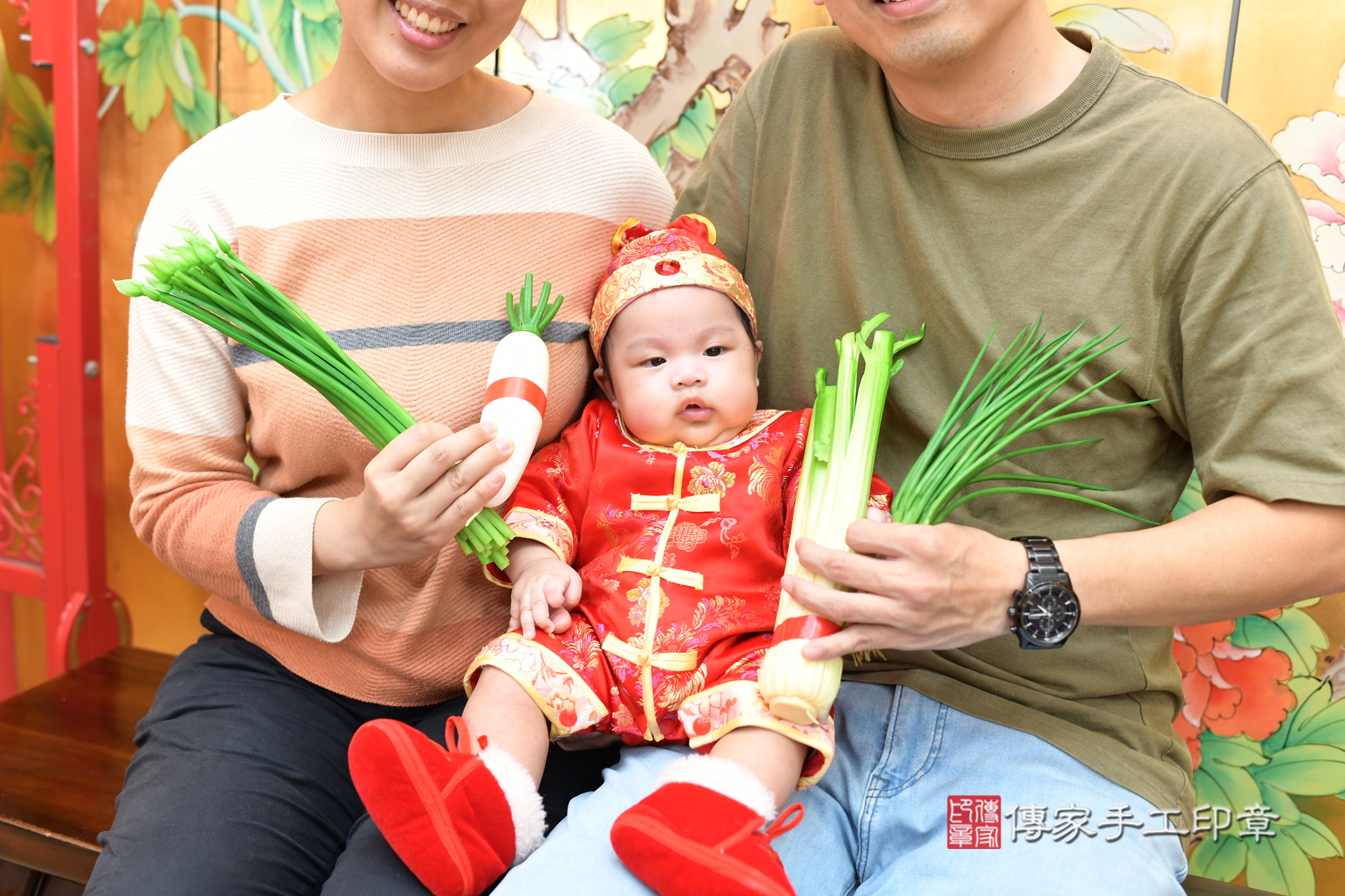 小澄寶寶(台北市大同區嬰兒寶寶滿月剃頭理髮、嬰兒剃胎毛儀式吉祥話)。中國風會場，爸媽寶貝穿「日中韓」古裝禮服。專業拍照、證書。★購買「臍帶章、肚臍章、胎毛筆刷印章」贈送：剃頭、收涎、抓周，三選一。2025.3.15，照片16