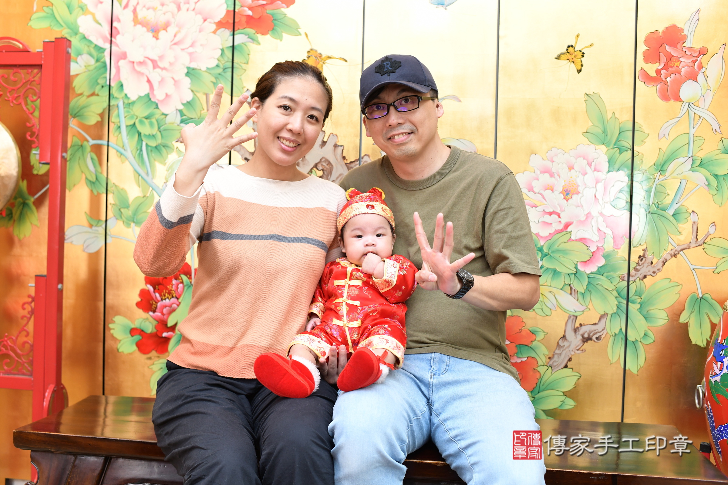 小澄寶寶(台北市大同區嬰兒寶寶滿月剃頭理髮、嬰兒剃胎毛儀式吉祥話)。中國風會場，爸媽寶貝穿「日中韓」古裝禮服。專業拍照、證書。★購買「臍帶章、肚臍章、胎毛筆刷印章」贈送：剃頭、收涎、抓周，三選一。2025.3.15，照片2
