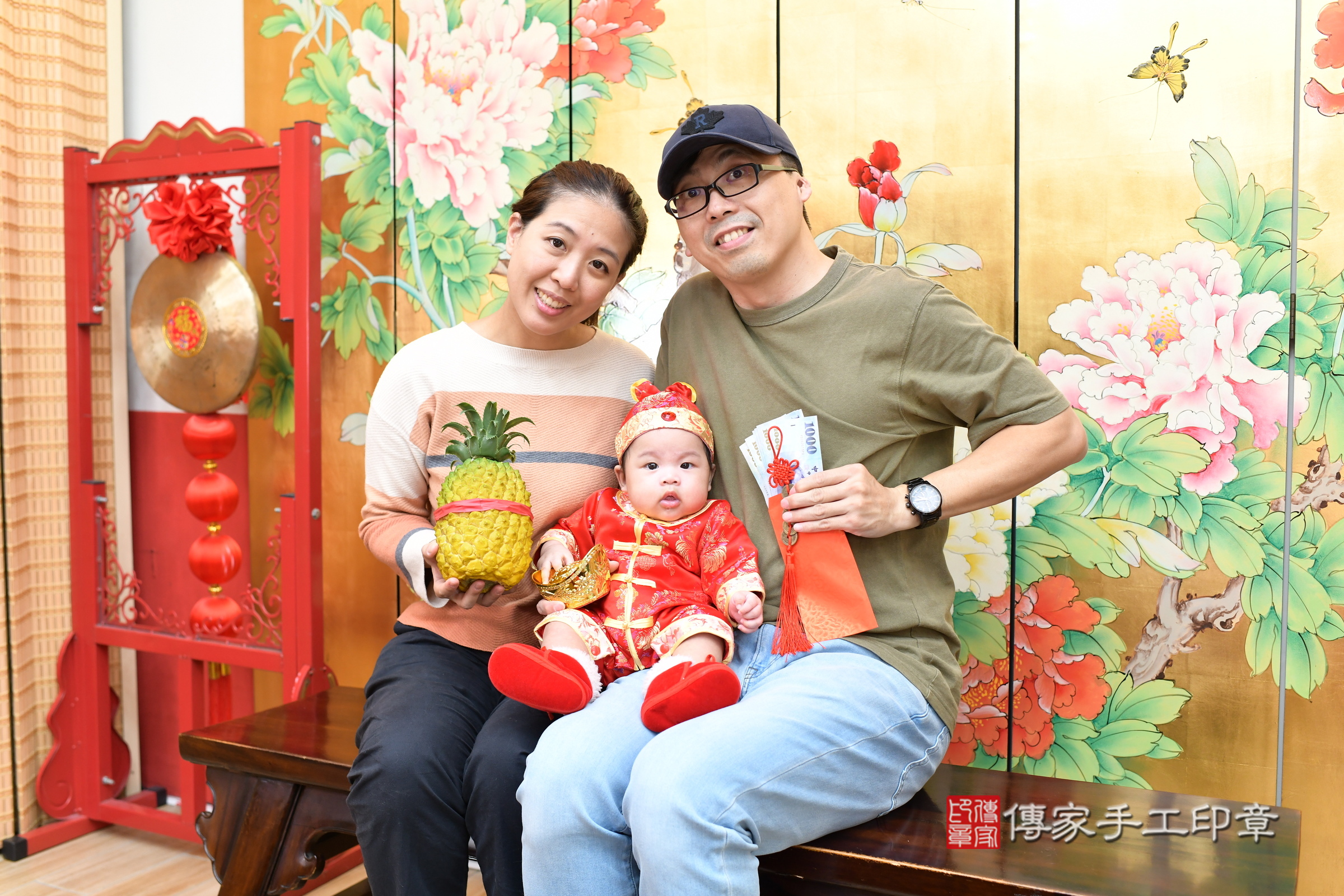 小澄寶寶(台北市大同區嬰兒寶寶滿月剃頭理髮、嬰兒剃胎毛儀式吉祥話)。中國風會場，爸媽寶貝穿「日中韓」古裝禮服。專業拍照、證書。★購買「臍帶章、肚臍章、胎毛筆刷印章」贈送：剃頭、收涎、抓周，三選一。2025.3.15，照片17