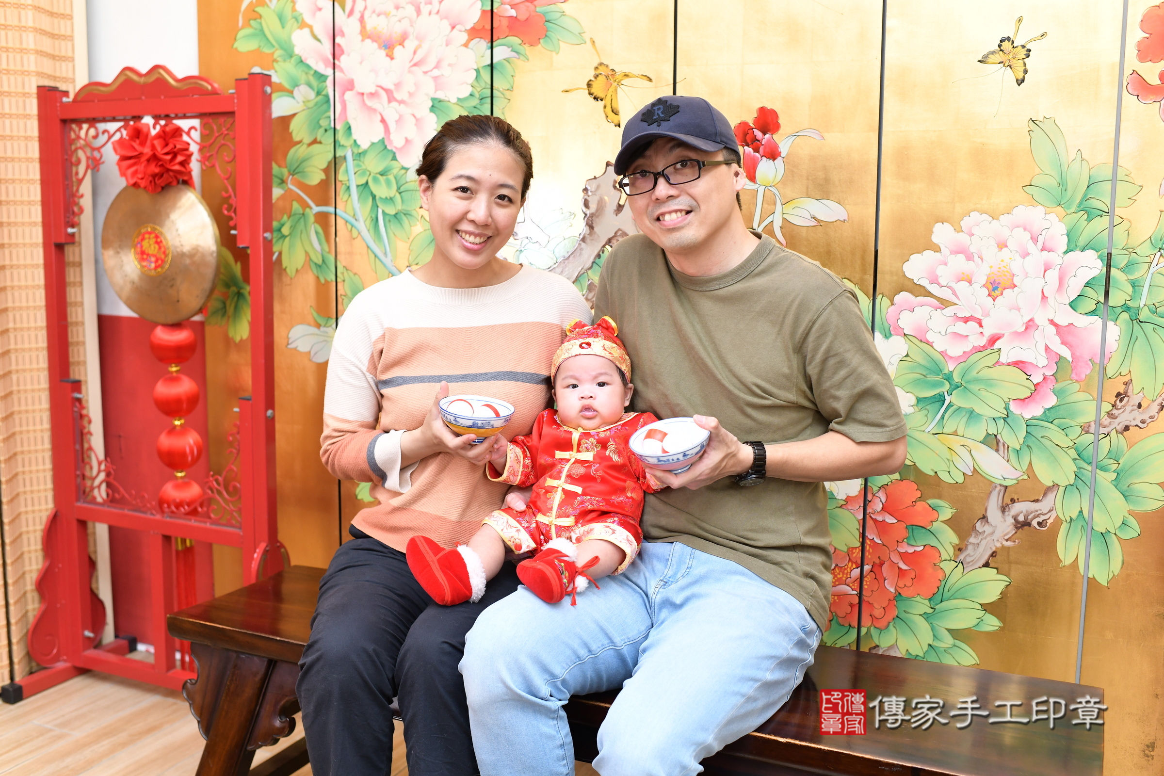 小澄寶寶(台北市大同區嬰兒寶寶滿月剃頭理髮、嬰兒剃胎毛儀式吉祥話)。中國風會場，爸媽寶貝穿「日中韓」古裝禮服。專業拍照、證書。★購買「臍帶章、肚臍章、胎毛筆刷印章」贈送：剃頭、收涎、抓周，三選一。2025.3.15，照片9