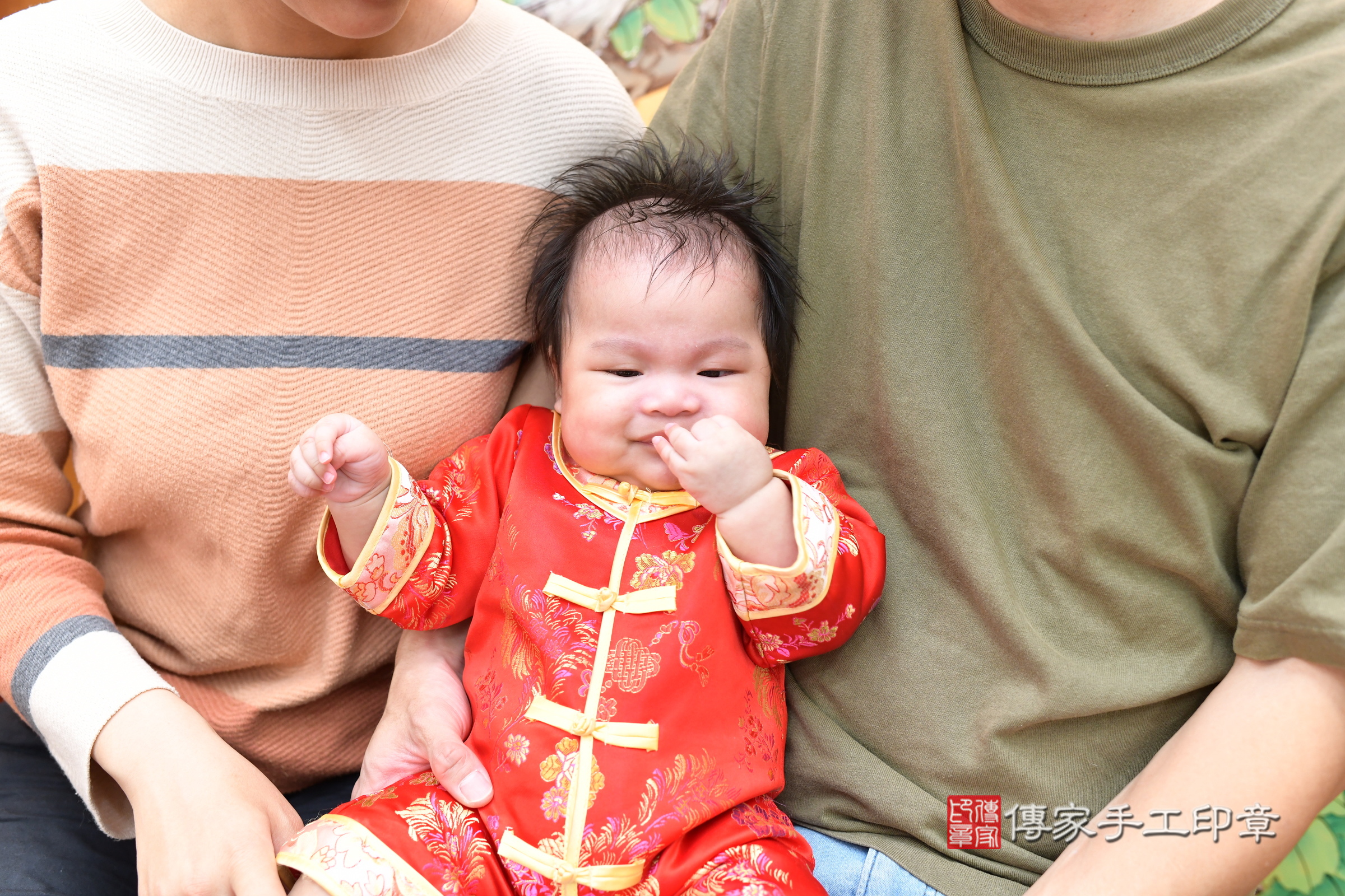 小澄寶寶(台北市大同區嬰兒寶寶滿月剃頭理髮、嬰兒剃胎毛儀式吉祥話)。中國風會場，爸媽寶貝穿「日中韓」古裝禮服。專業拍照、證書。★購買「臍帶章、肚臍章、胎毛筆刷印章」贈送：剃頭、收涎、抓周，三選一。2025.3.15，照片6