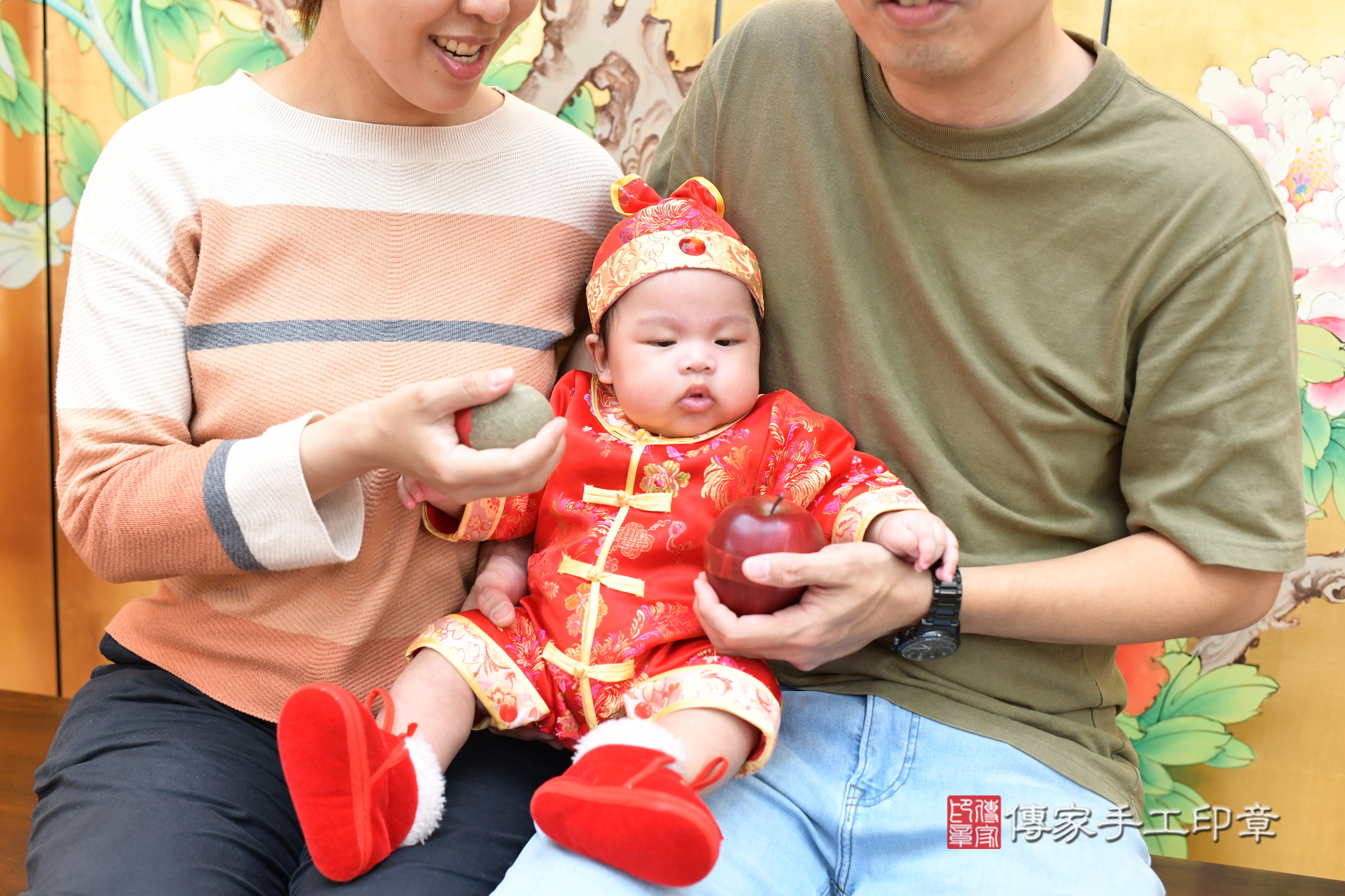 小澄寶寶(台北市大同區嬰兒寶寶滿月剃頭理髮、嬰兒剃胎毛儀式吉祥話)。中國風會場，爸媽寶貝穿「日中韓」古裝禮服。專業拍照、證書。★購買「臍帶章、肚臍章、胎毛筆刷印章」贈送：剃頭、收涎、抓周，三選一。2025.3.15，照片14