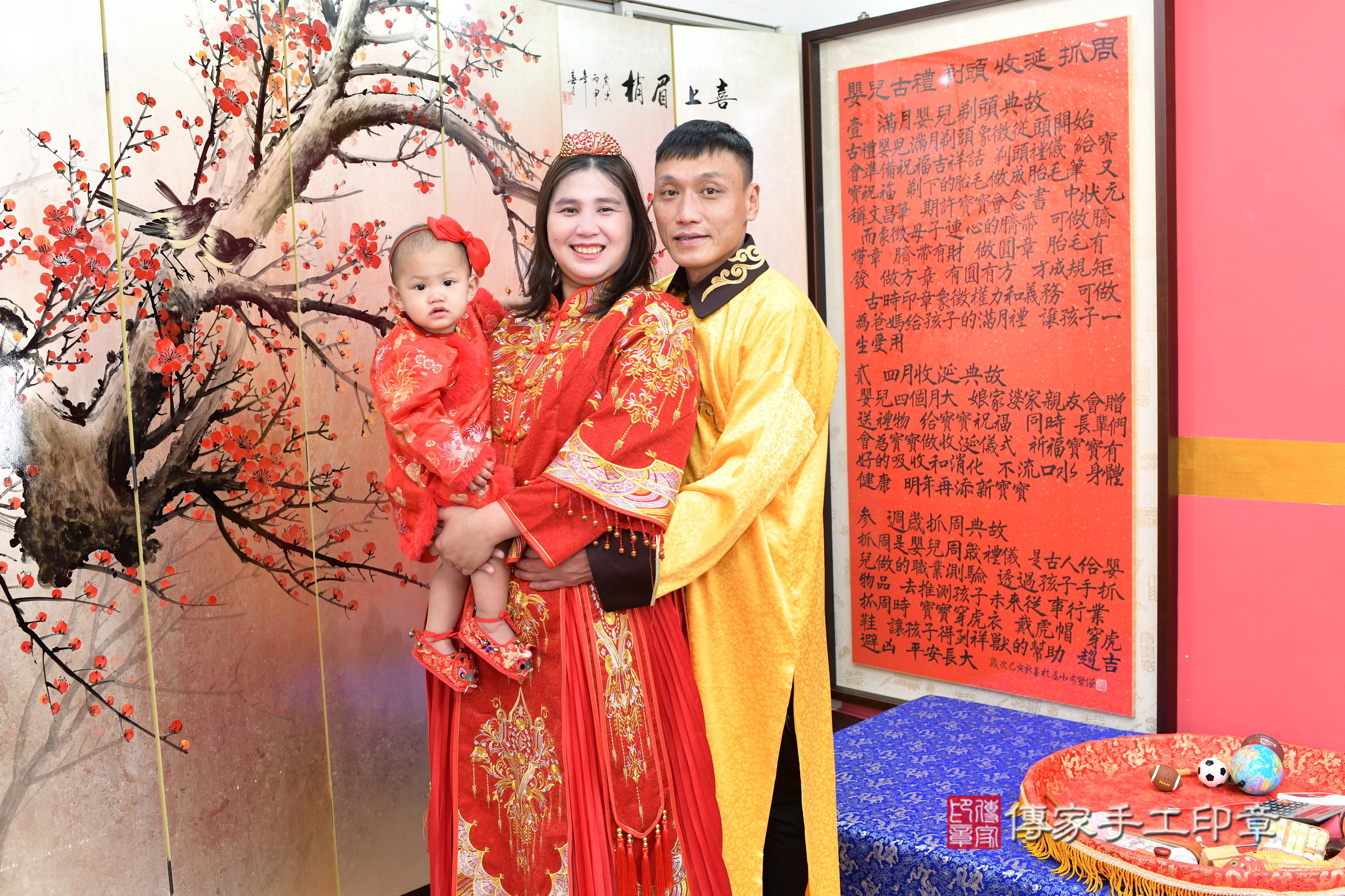 新北市永和區伊伊寶寶抓周推薦：傳家新北店抓周度脺中國風會場，嬰兒古禮抓周流程儀式吉祥話、抓周道具物品24種、拍照。抓周證書。2025.3.18，照片16