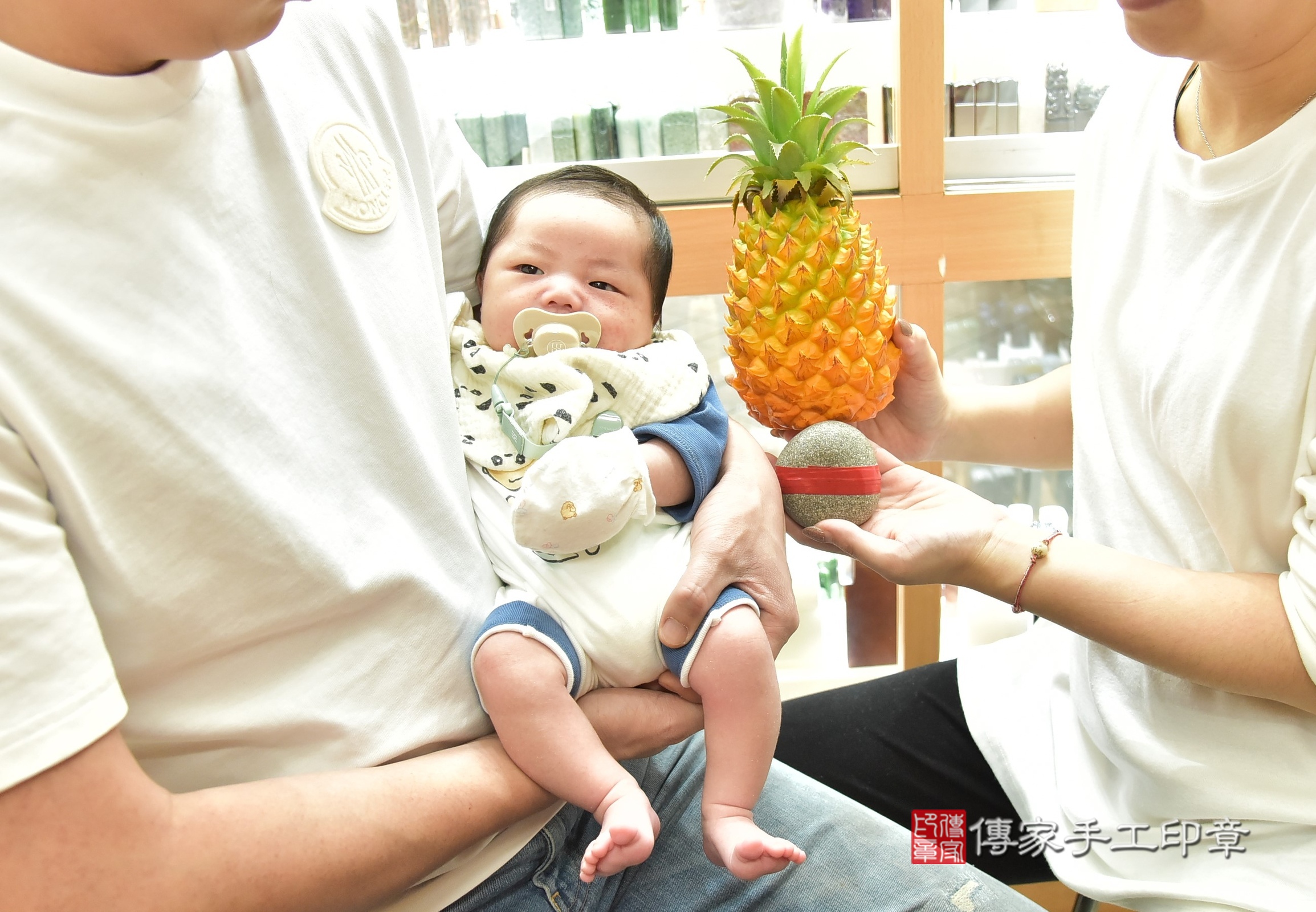 喆喆寶寶(新北市永和區嬰兒寶寶滿月剃頭理髮、嬰兒剃胎毛儀式吉祥話)。中國風會場，爸媽寶貝穿「日中韓」古裝禮服。專業拍照、證書。★購買「臍帶章、肚臍章、胎毛筆刷印章」贈送：剃頭、收涎、抓周，三選一。2025.3.12，照片8