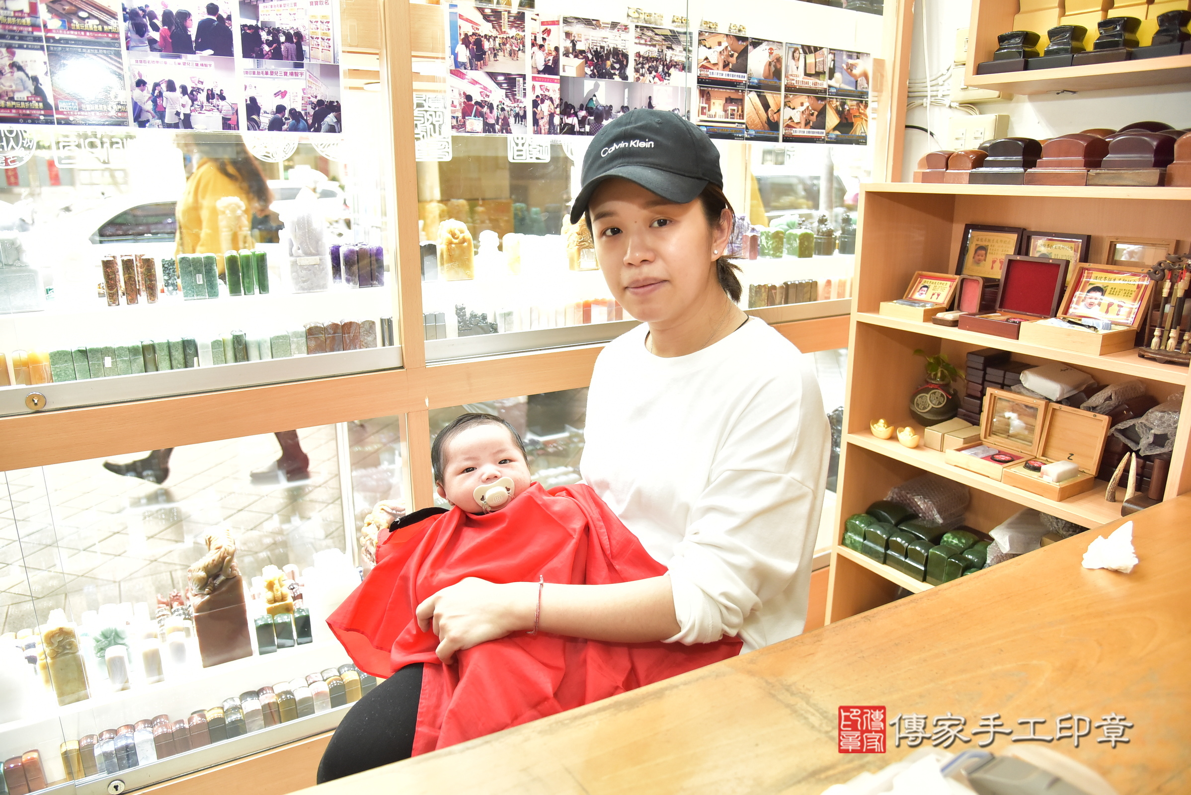 喆喆寶寶(新北市永和區嬰兒寶寶滿月剃頭理髮、嬰兒剃胎毛儀式吉祥話)。中國風會場，爸媽寶貝穿「日中韓」古裝禮服。專業拍照、證書。★購買「臍帶章、肚臍章、胎毛筆刷印章」贈送：剃頭、收涎、抓周，三選一。2025.3.12，照片16
