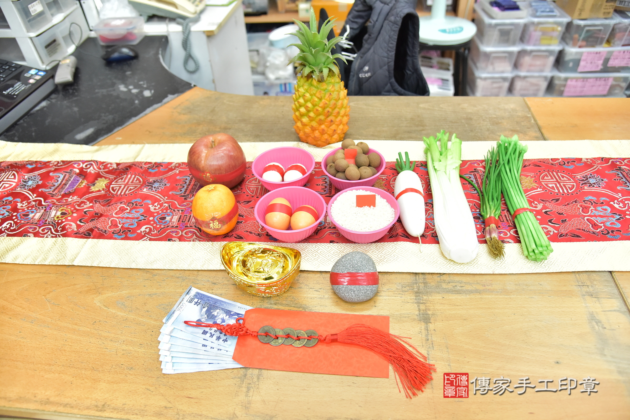 喆喆寶寶(新北市永和區嬰兒寶寶滿月剃頭理髮、嬰兒剃胎毛儀式吉祥話)。中國風會場，爸媽寶貝穿「日中韓」古裝禮服。專業拍照、證書。★購買「臍帶章、肚臍章、胎毛筆刷印章」贈送：剃頭、收涎、抓周，三選一。2025.3.12，照片3