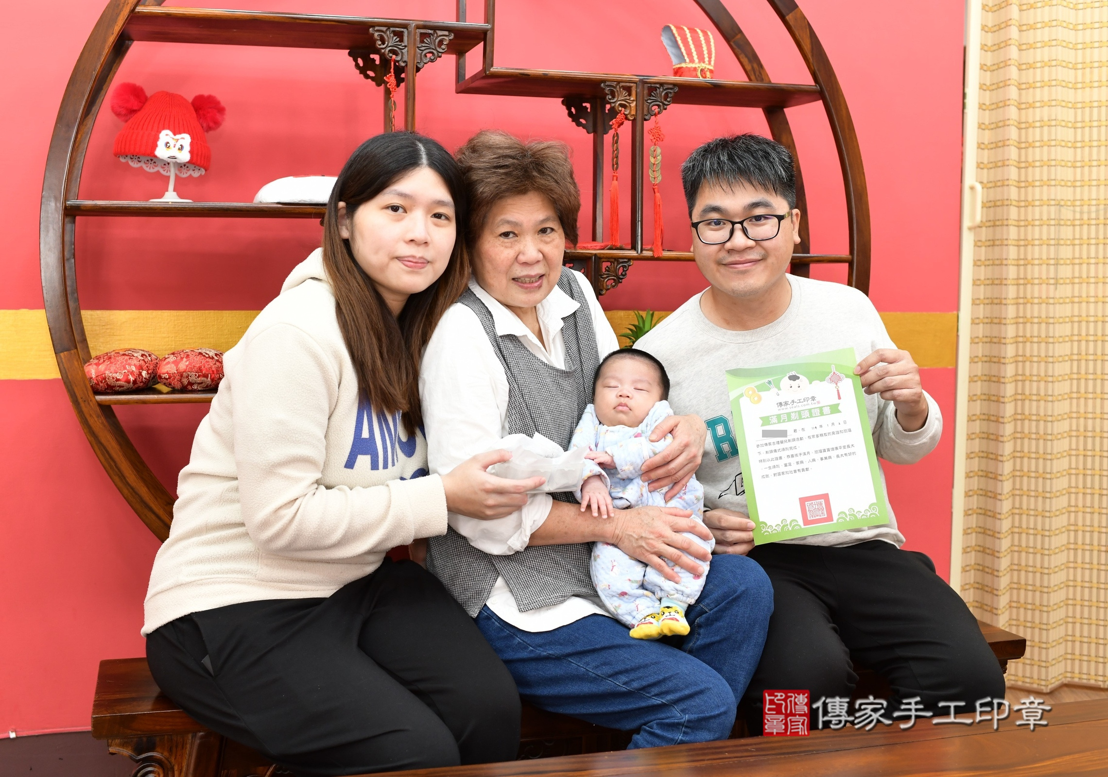 小偉寶寶(新北市永和區嬰兒寶寶滿月剃頭理髮、嬰兒剃胎毛儀式吉祥話)。中國風會場，爸媽寶貝穿「日中韓」古裝禮服。專業拍照、證書。★購買「臍帶章、肚臍章、胎毛筆刷印章」贈送：剃頭、收涎、抓周，三選一。2025.3.15，照片14