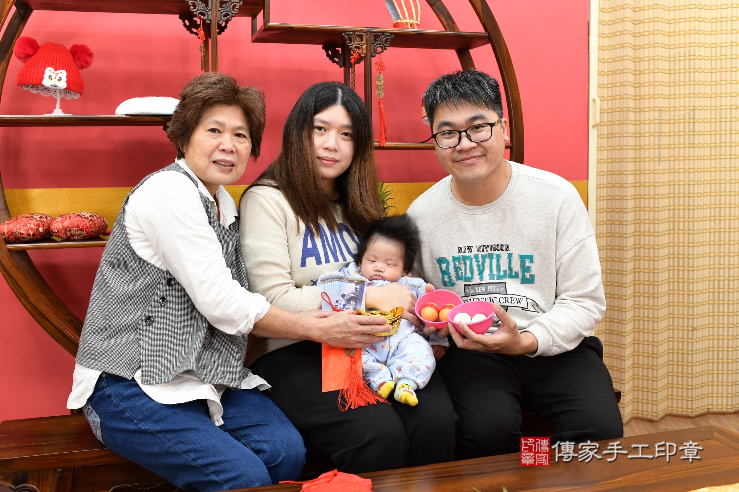 小偉寶寶(新北市永和區嬰兒寶寶滿月剃頭理髮、嬰兒剃胎毛儀式吉祥話)。中國風會場，爸媽寶貝穿「日中韓」古裝禮服。專業拍照、證書。★購買「臍帶章、肚臍章、胎毛筆刷印章」贈送：剃頭、收涎、抓周，三選一。2025.3.15，照片5