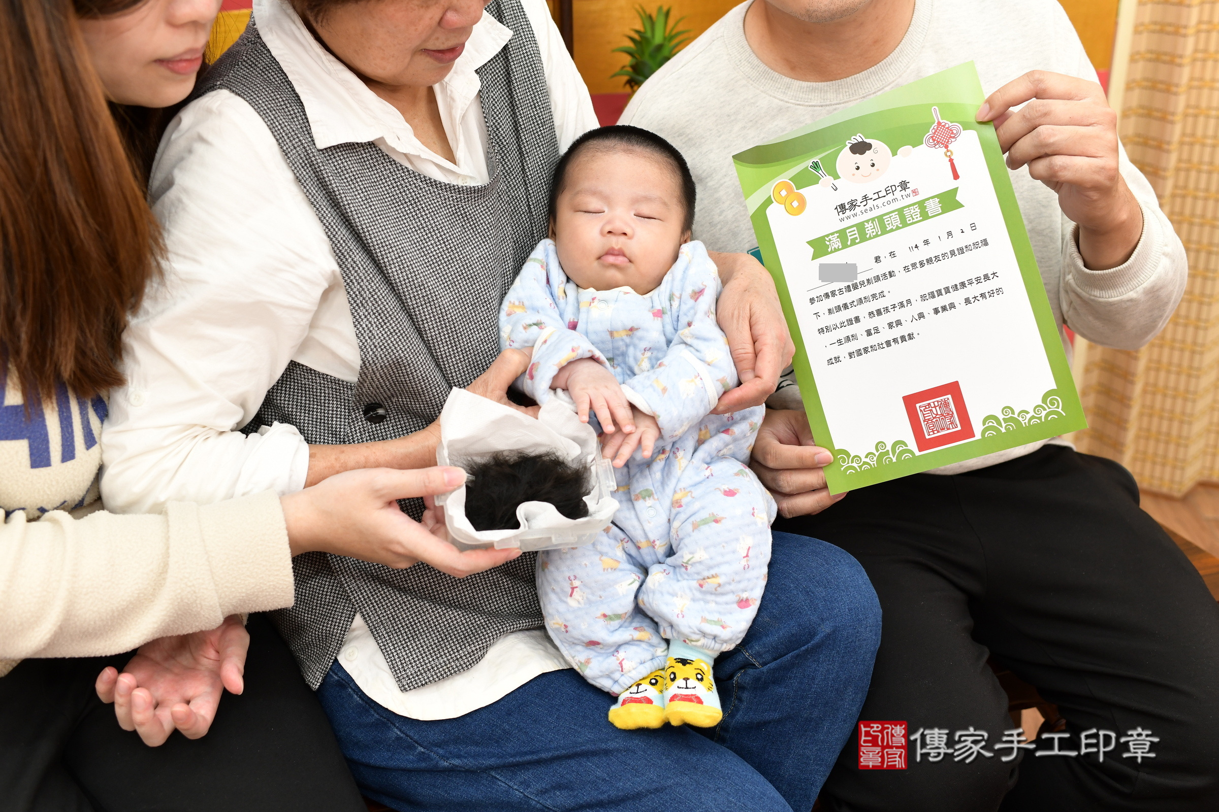 小偉寶寶(新北市永和區嬰兒寶寶滿月剃頭理髮、嬰兒剃胎毛儀式吉祥話)。中國風會場，爸媽寶貝穿「日中韓」古裝禮服。專業拍照、證書。★購買「臍帶章、肚臍章、胎毛筆刷印章」贈送：剃頭、收涎、抓周，三選一。2025.3.15，照片13