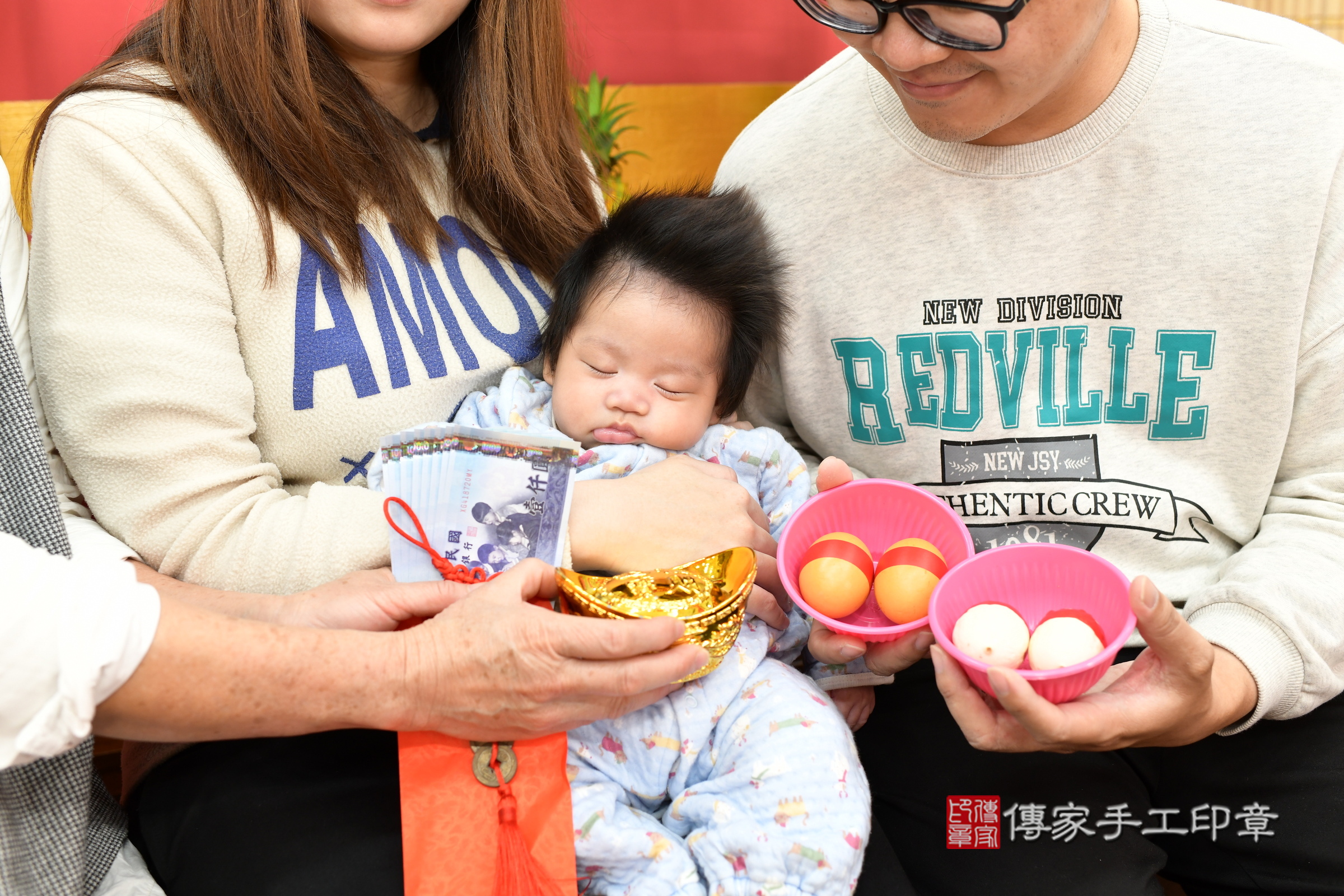 小偉寶寶(新北市永和區嬰兒寶寶滿月剃頭理髮、嬰兒剃胎毛儀式吉祥話)。中國風會場，爸媽寶貝穿「日中韓」古裝禮服。專業拍照、證書。★購買「臍帶章、肚臍章、胎毛筆刷印章」贈送：剃頭、收涎、抓周，三選一。2025.3.15，照片6