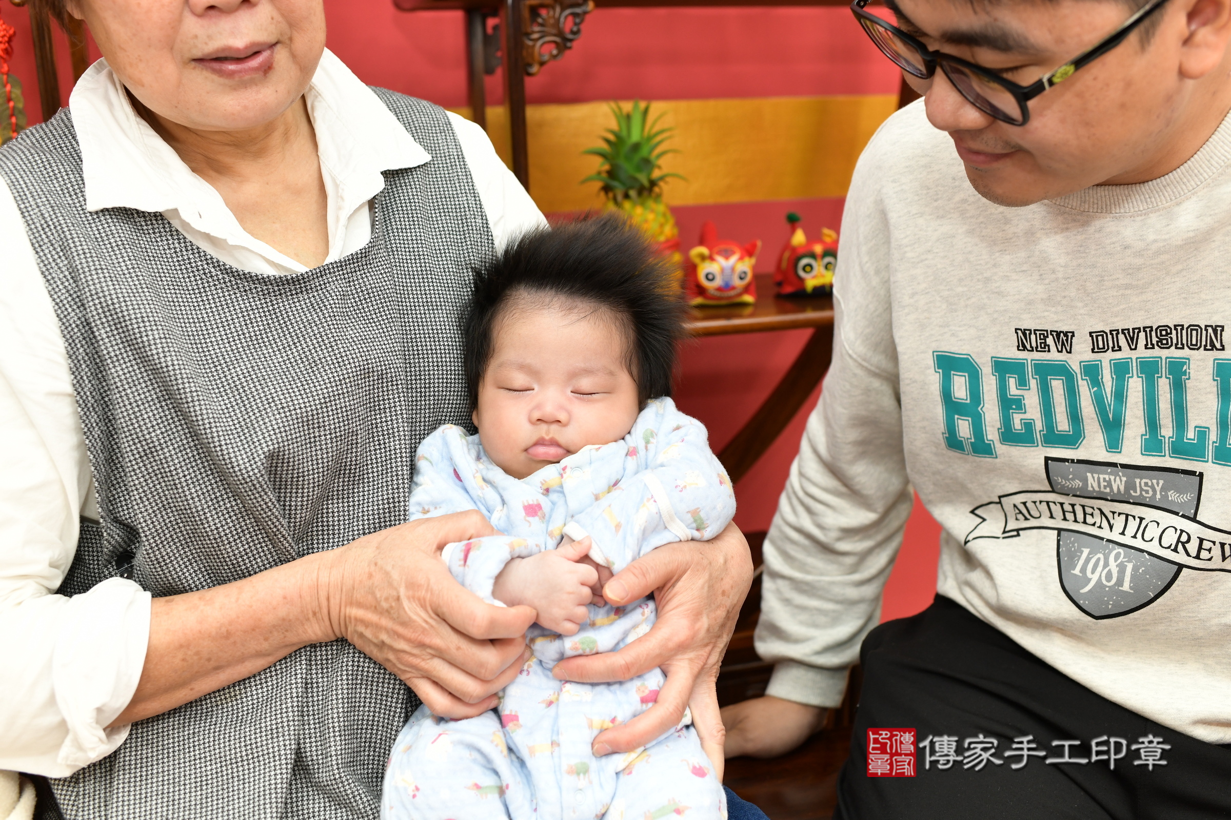 小偉寶寶(新北市永和區嬰兒寶寶滿月剃頭理髮、嬰兒剃胎毛儀式吉祥話)。中國風會場，爸媽寶貝穿「日中韓」古裝禮服。專業拍照、證書。★購買「臍帶章、肚臍章、胎毛筆刷印章」贈送：剃頭、收涎、抓周，三選一。2025.3.15，照片3