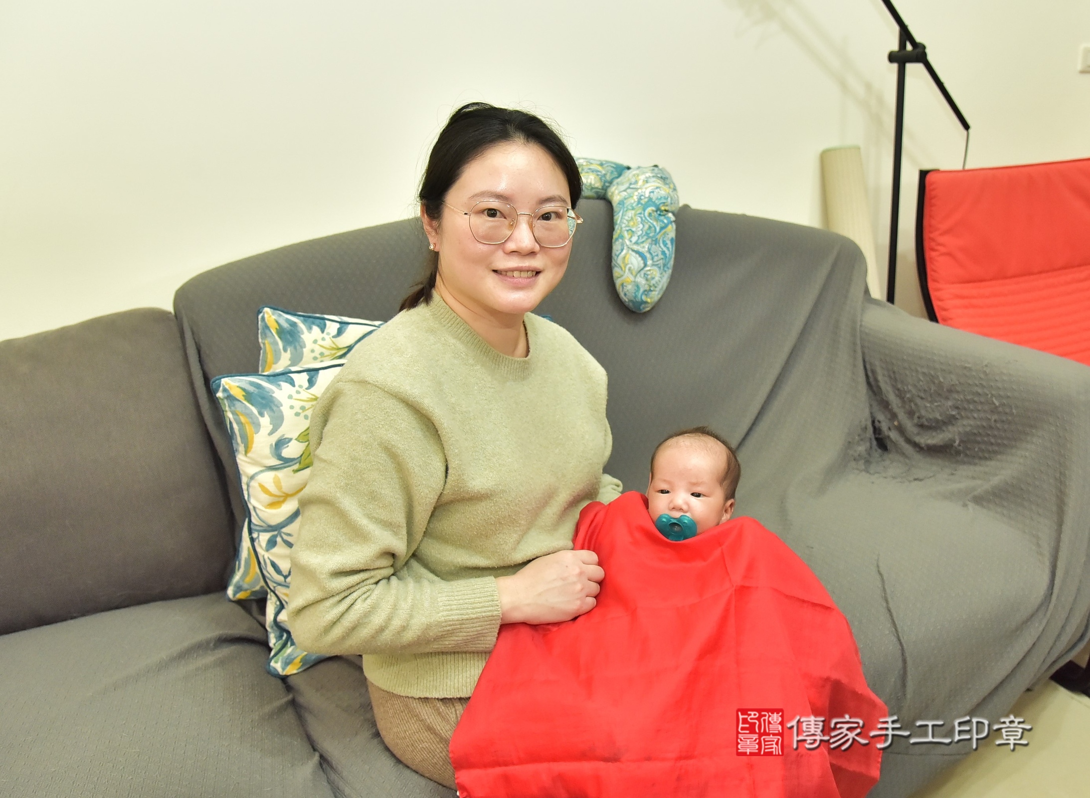 融融寶寶(新北市樹林區到府嬰兒融融寶寶滿月剃頭理髮、到府嬰兒剃胎毛儀式吉祥話)。到府剃頭剃胎毛主持、專業拍照、證書。★購買「臍帶章、肚臍章、胎毛筆刷印章」贈送：剃頭、收涎、抓周，三選一。2025.3.16，照片12