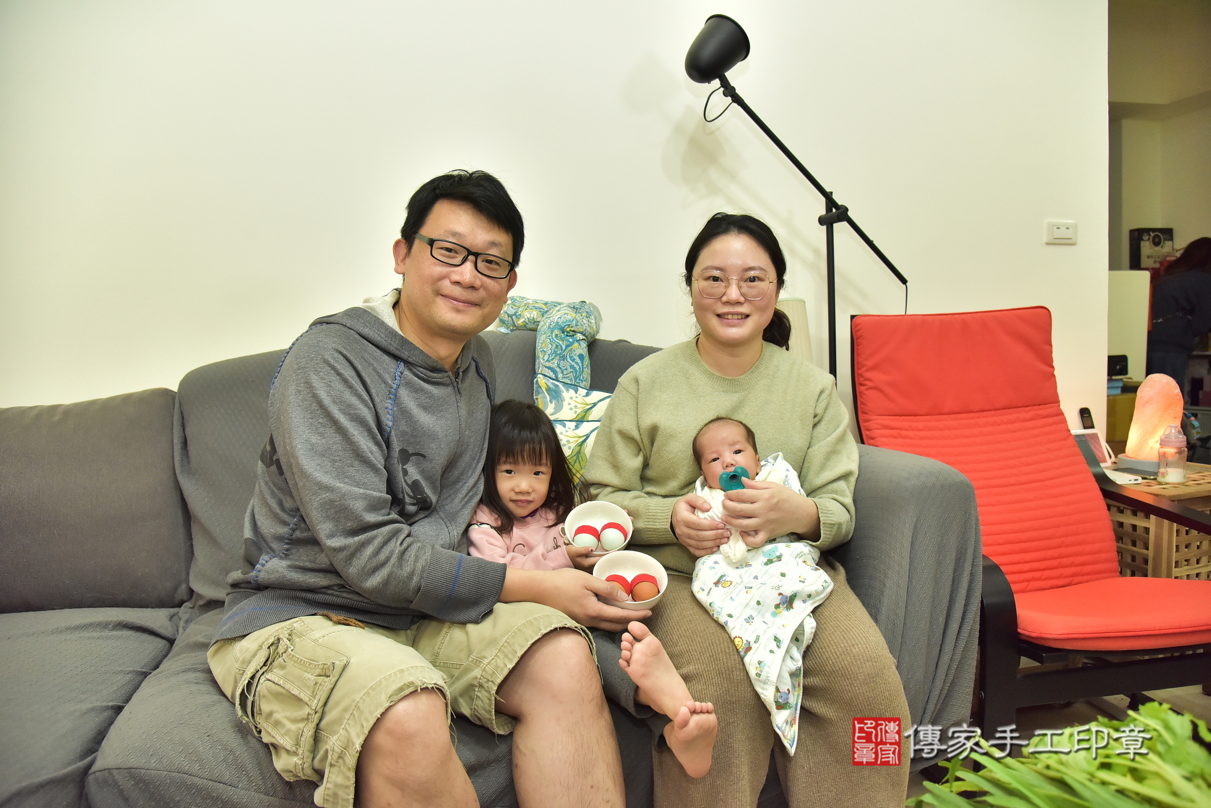 融融寶寶(新北市樹林區到府嬰兒融融寶寶滿月剃頭理髮、到府嬰兒剃胎毛儀式吉祥話)。到府剃頭剃胎毛主持、專業拍照、證書。★購買「臍帶章、肚臍章、胎毛筆刷印章」贈送：剃頭、收涎、抓周，三選一。2025.3.16，照片6
