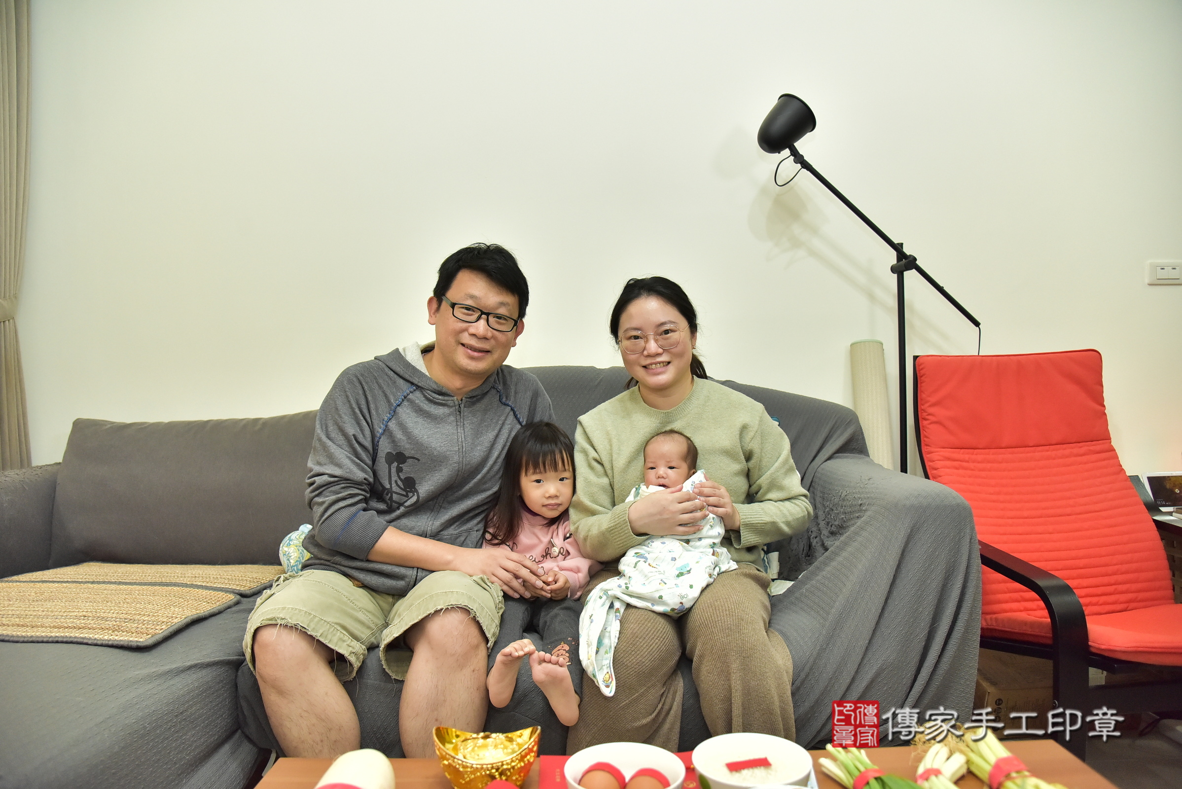融融寶寶(新北市樹林區到府嬰兒融融寶寶滿月剃頭理髮、到府嬰兒剃胎毛儀式吉祥話)。到府剃頭剃胎毛主持、專業拍照、證書。★購買「臍帶章、肚臍章、胎毛筆刷印章」贈送：剃頭、收涎、抓周，三選一。2025.3.16，照片2