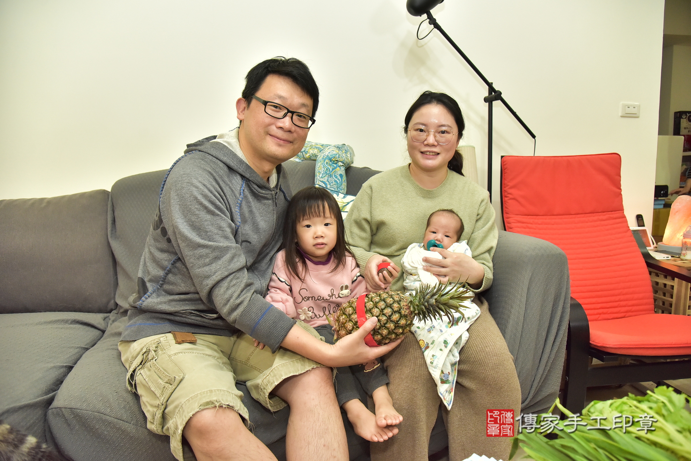 融融寶寶(新北市樹林區到府嬰兒融融寶寶滿月剃頭理髮、到府嬰兒剃胎毛儀式吉祥話)。到府剃頭剃胎毛主持、專業拍照、證書。★購買「臍帶章、肚臍章、胎毛筆刷印章」贈送：剃頭、收涎、抓周，三選一。2025.3.16，照片8