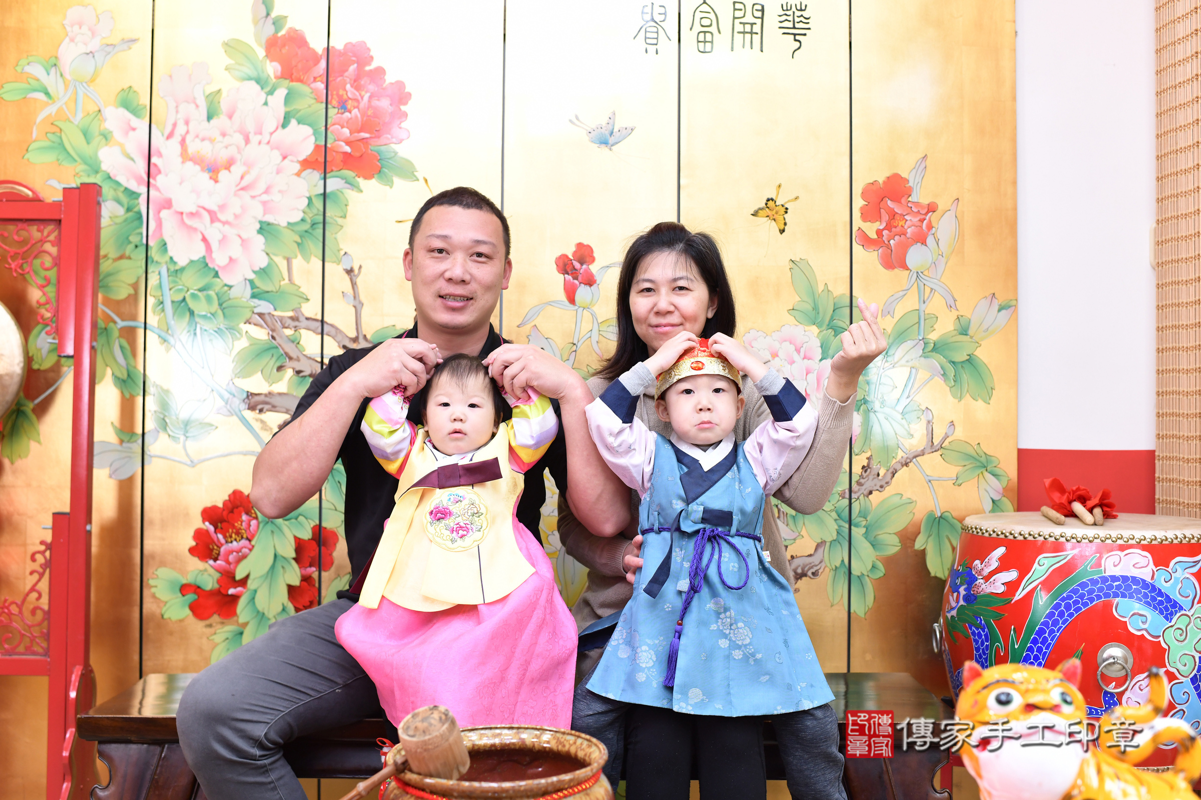 台北市大同區悅悅寶寶抓周推薦：傳家台北店抓周度脺中國風會場，嬰兒古禮抓周流程儀式吉祥話、抓周道具物品24種、拍照。抓周證書。2025.3.15，照片2