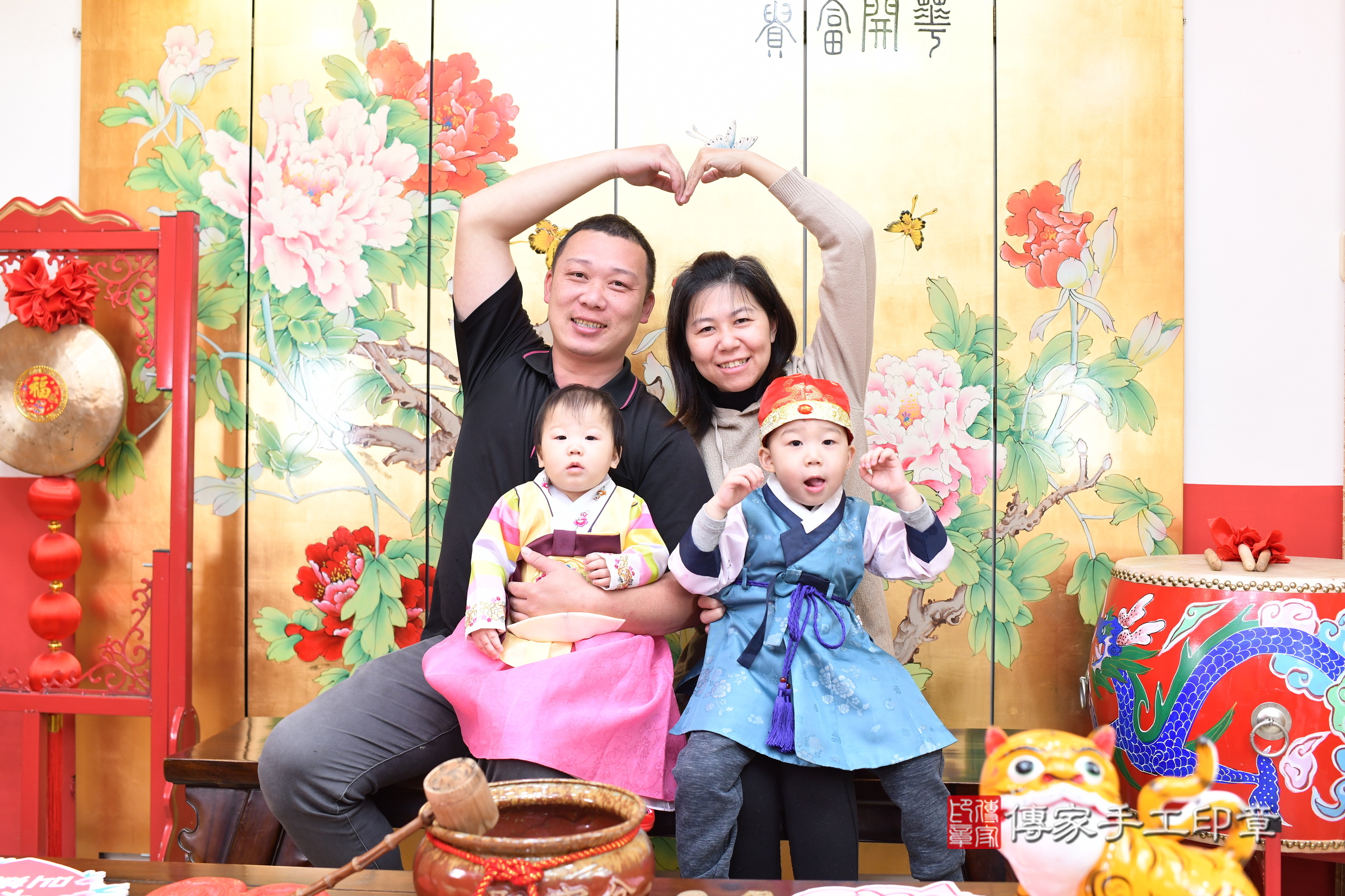 台北市大同區悅悅寶寶抓周推薦：傳家台北店抓周度脺中國風會場，嬰兒古禮抓周流程儀式吉祥話、抓周道具物品24種、拍照。抓周證書。2025.3.15，照片4