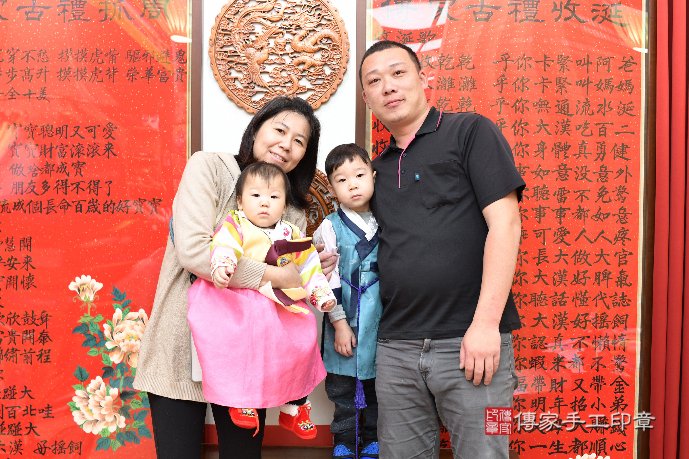 台北市大同區悅悅寶寶抓周推薦：傳家台北店抓周度脺中國風會場，嬰兒古禮抓周流程儀式吉祥話、抓周道具物品24種、拍照。抓周證書。2025.3.15，照片20