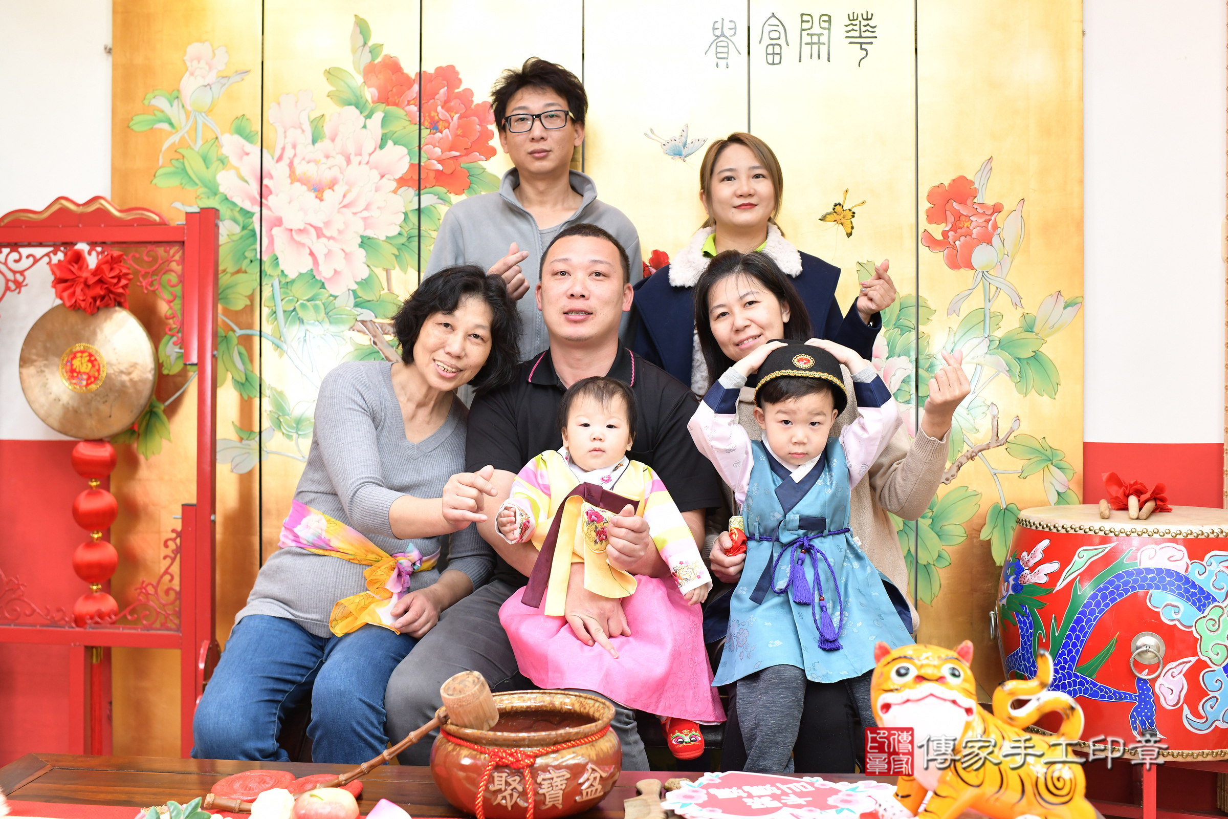 台北市大同區悅悅寶寶抓周推薦：傳家台北店抓周度脺中國風會場，嬰兒古禮抓周流程儀式吉祥話、抓周道具物品24種、拍照。抓周證書。2025.3.15，照片22