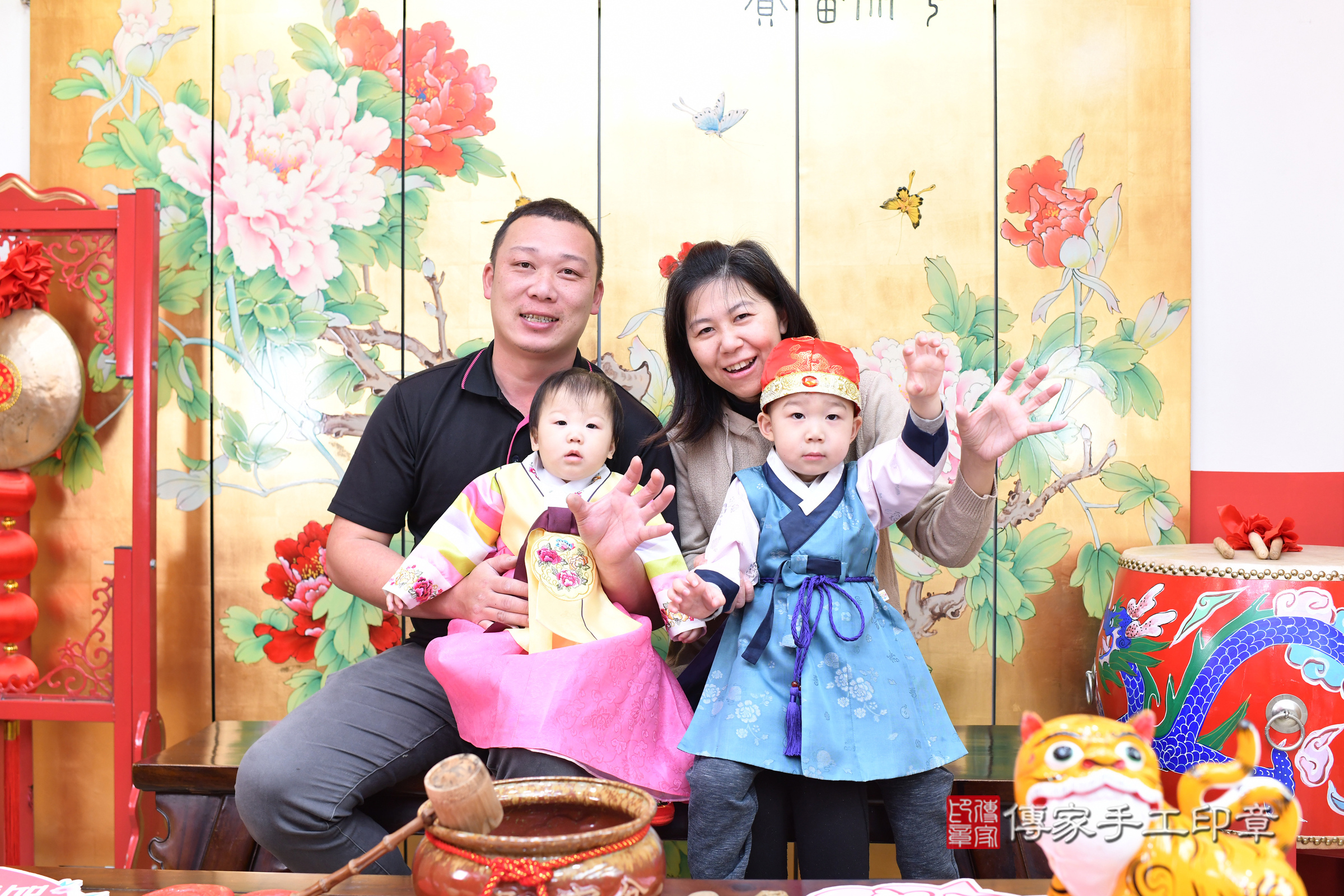 台北市大同區悅悅寶寶抓周推薦：傳家台北店抓周度脺中國風會場，嬰兒古禮抓周流程儀式吉祥話、抓周道具物品24種、拍照。抓周證書。2025.3.15，照片3
