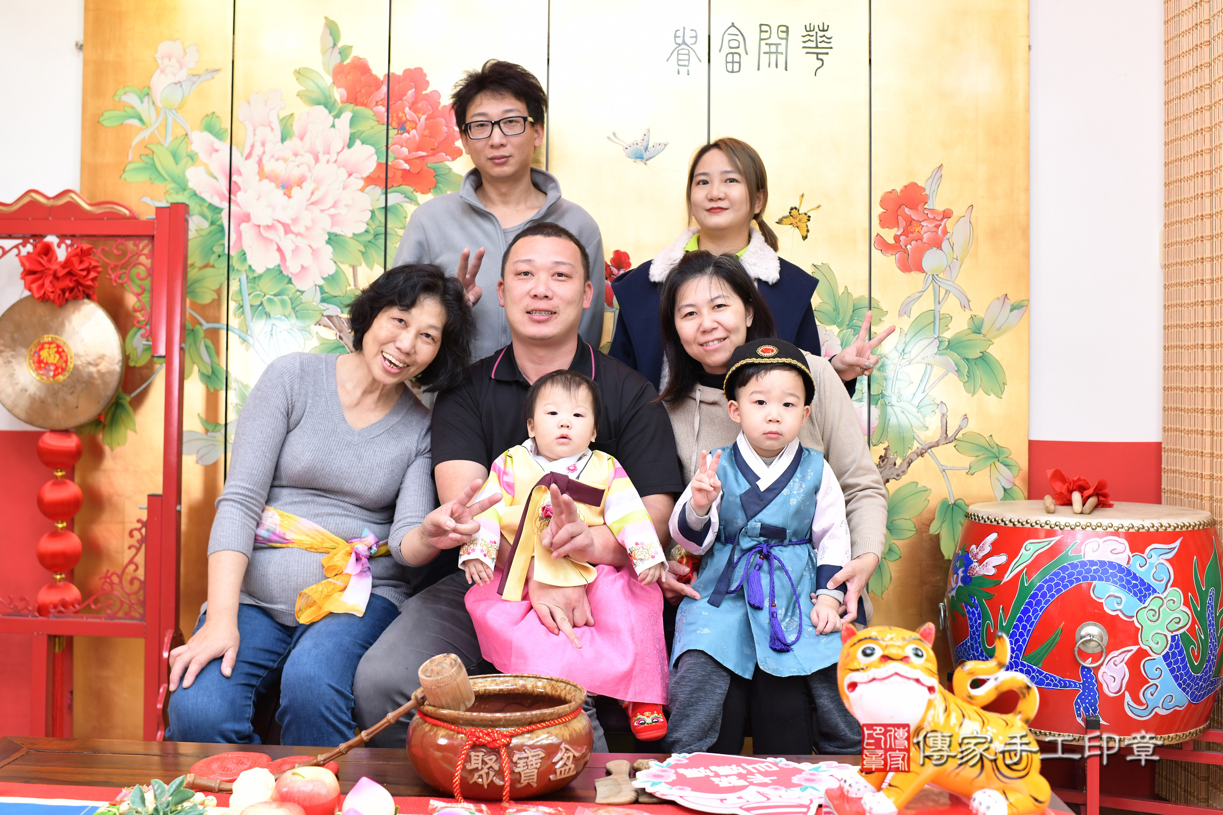 台北市大同區悅悅寶寶抓周推薦：傳家台北店抓周度脺中國風會場，嬰兒古禮抓周流程儀式吉祥話、抓周道具物品24種、拍照。抓周證書。2025.3.15，照片21