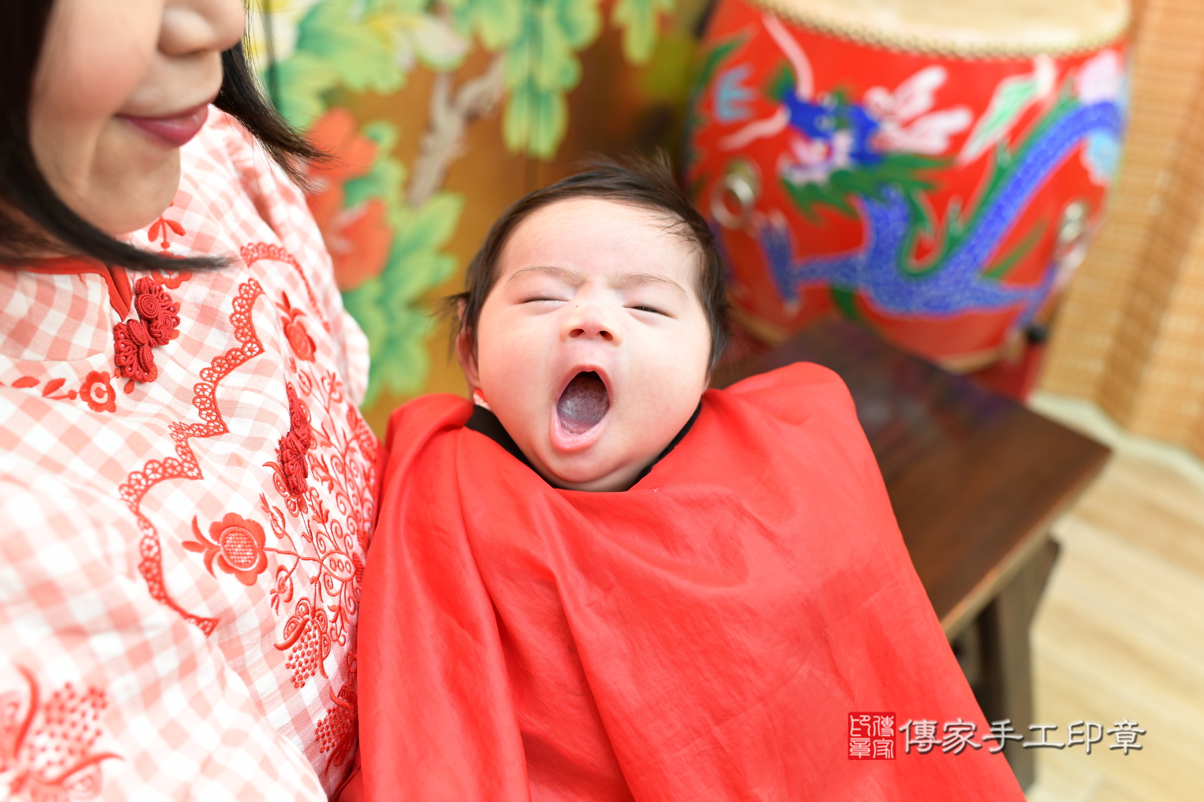 湘湘寶寶(台北市大同區嬰兒寶寶滿月剃頭理髮、嬰兒剃胎毛儀式吉祥話)。中國風會場，爸媽寶貝穿「日中韓」古裝禮服。專業拍照、證書。★購買「臍帶章、肚臍章、胎毛筆刷印章」贈送：剃頭、收涎、抓周，三選一。2025.3.18，照片22