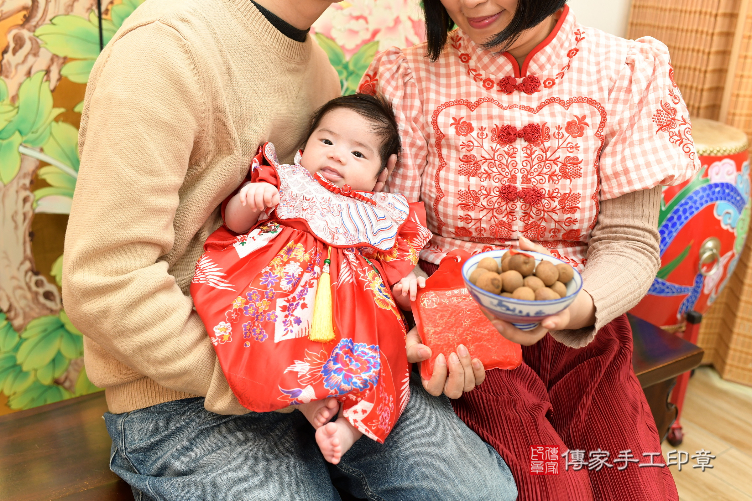 湘湘寶寶(台北市大同區嬰兒寶寶滿月剃頭理髮、嬰兒剃胎毛儀式吉祥話)。中國風會場，爸媽寶貝穿「日中韓」古裝禮服。專業拍照、證書。★購買「臍帶章、肚臍章、胎毛筆刷印章」贈送：剃頭、收涎、抓周，三選一。2025.3.18，照片11