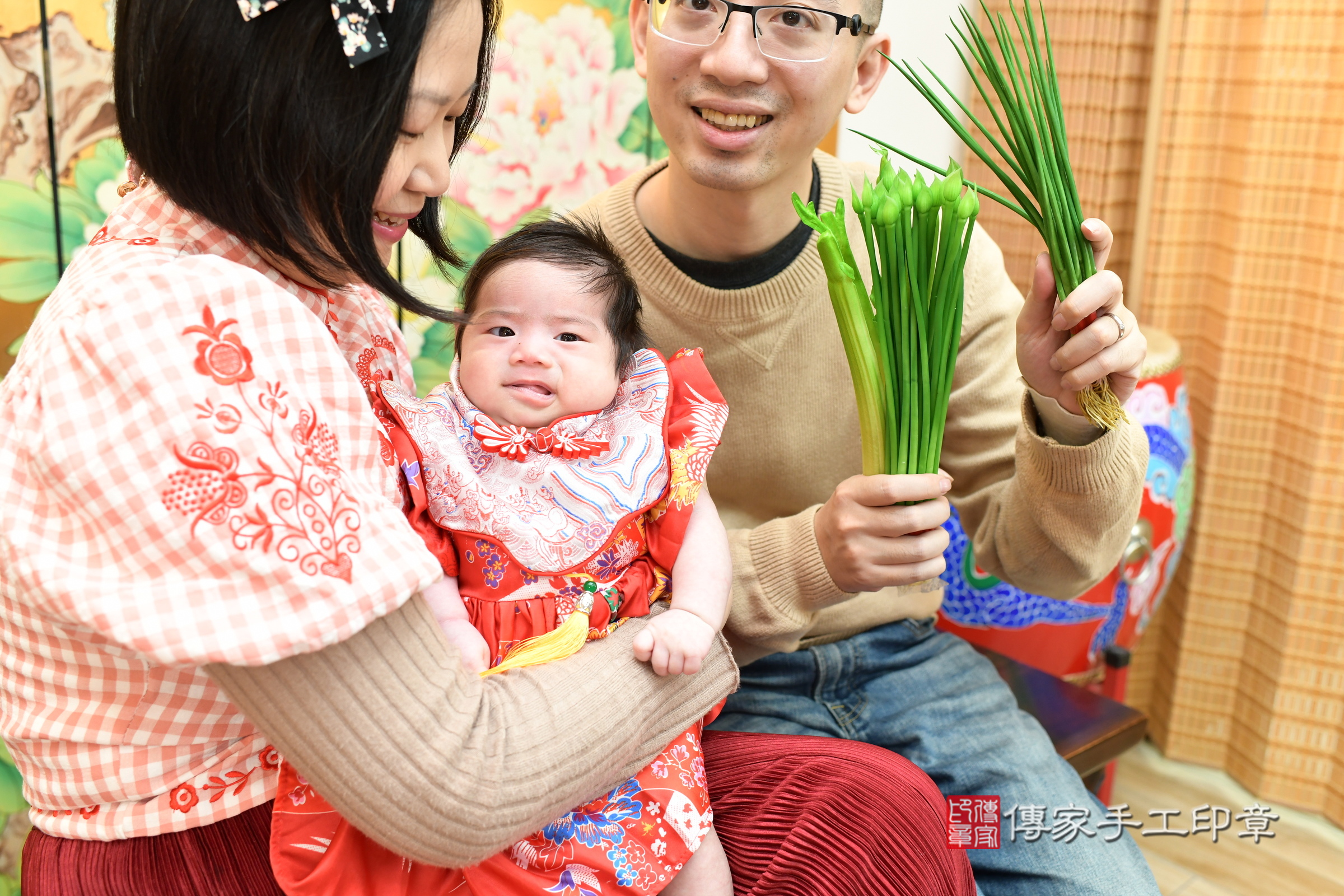 湘湘寶寶(台北市大同區嬰兒寶寶滿月剃頭理髮、嬰兒剃胎毛儀式吉祥話)。中國風會場，爸媽寶貝穿「日中韓」古裝禮服。專業拍照、證書。★購買「臍帶章、肚臍章、胎毛筆刷印章」贈送：剃頭、收涎、抓周，三選一。2025.3.18，照片17
