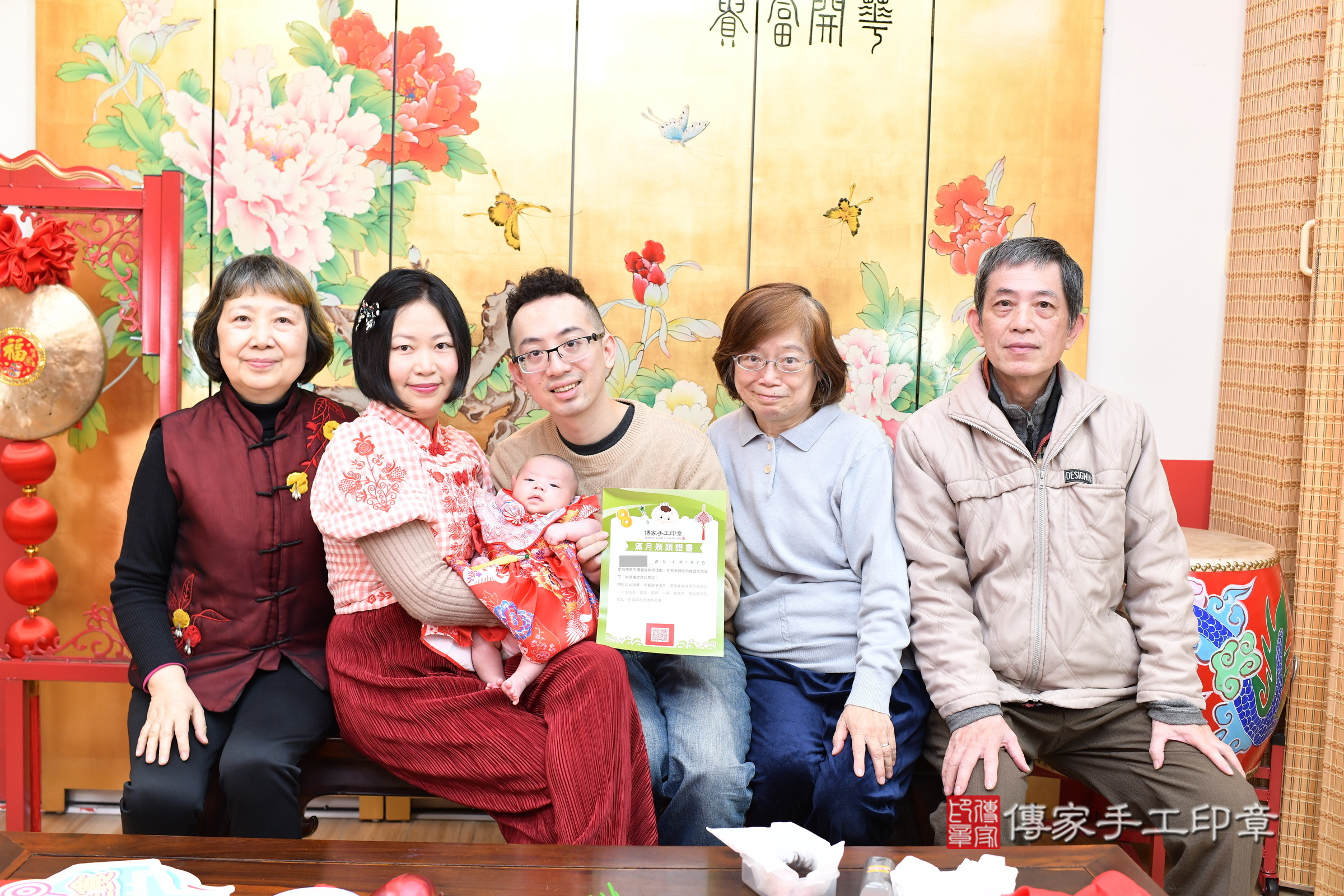 湘湘寶寶(台北市大同區嬰兒寶寶滿月剃頭理髮、嬰兒剃胎毛儀式吉祥話)。中國風會場，爸媽寶貝穿「日中韓」古裝禮服。專業拍照、證書。★購買「臍帶章、肚臍章、胎毛筆刷印章」贈送：剃頭、收涎、抓周，三選一。2025.3.18，照片25