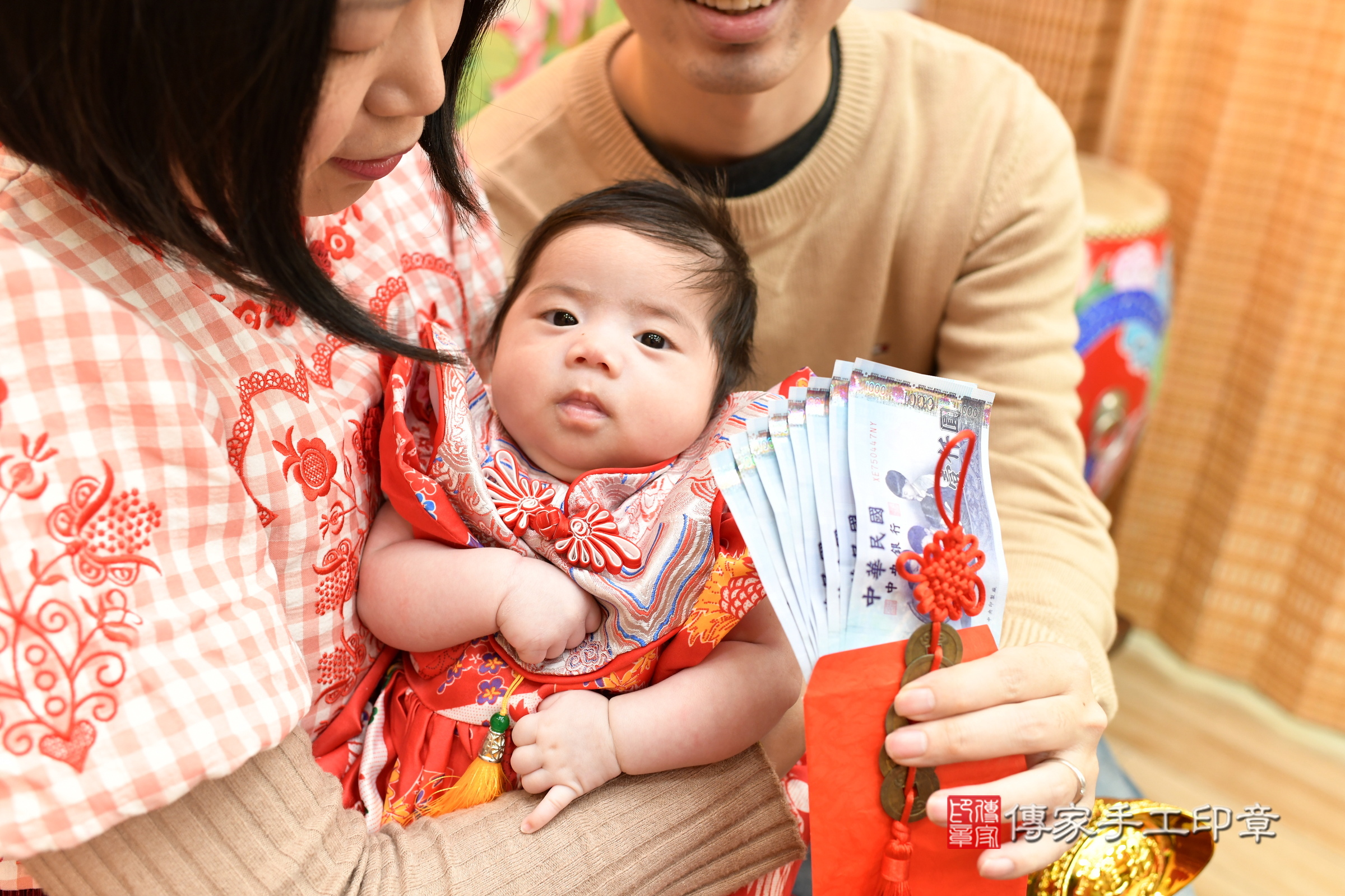 湘湘寶寶(台北市大同區嬰兒寶寶滿月剃頭理髮、嬰兒剃胎毛儀式吉祥話)。中國風會場，爸媽寶貝穿「日中韓」古裝禮服。專業拍照、證書。★購買「臍帶章、肚臍章、胎毛筆刷印章」贈送：剃頭、收涎、抓周，三選一。2025.3.18，照片20