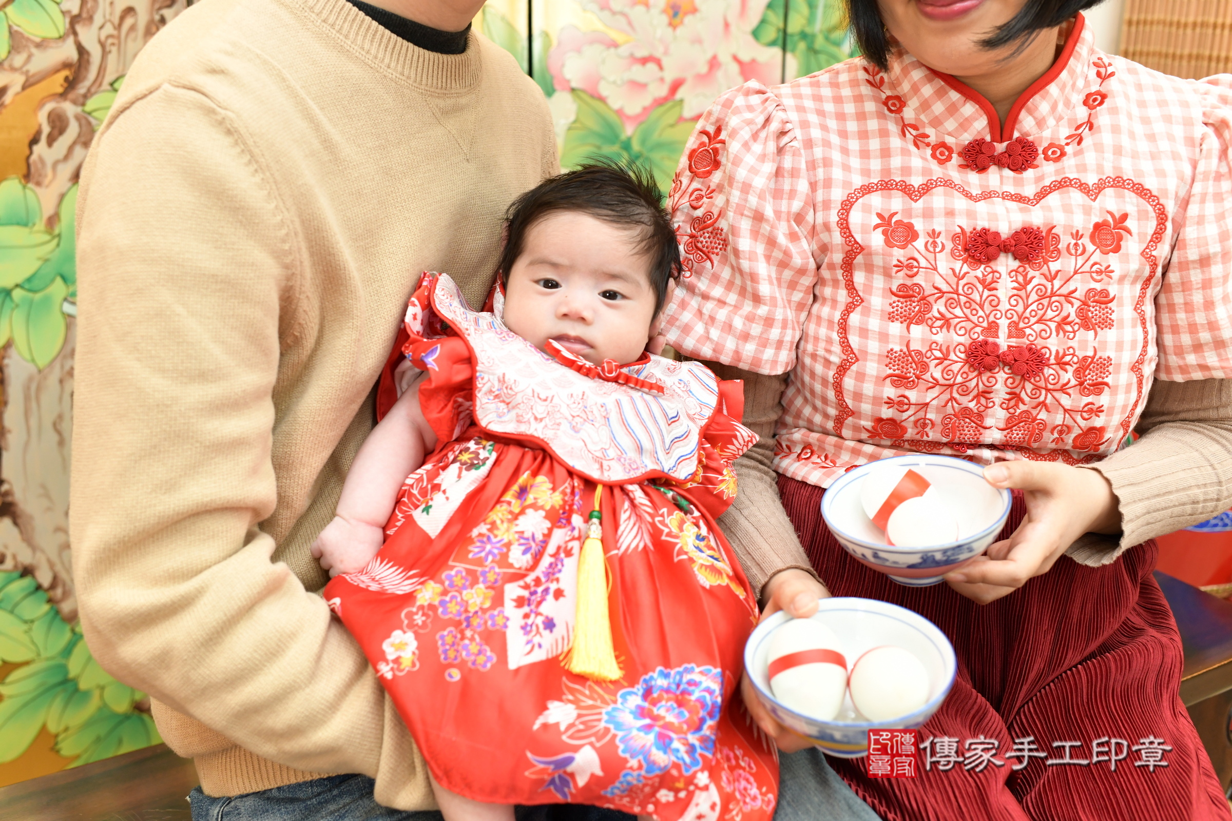 湘湘寶寶(台北市大同區嬰兒寶寶滿月剃頭理髮、嬰兒剃胎毛儀式吉祥話)。中國風會場，爸媽寶貝穿「日中韓」古裝禮服。專業拍照、證書。★購買「臍帶章、肚臍章、胎毛筆刷印章」贈送：剃頭、收涎、抓周，三選一。2025.3.18，照片9