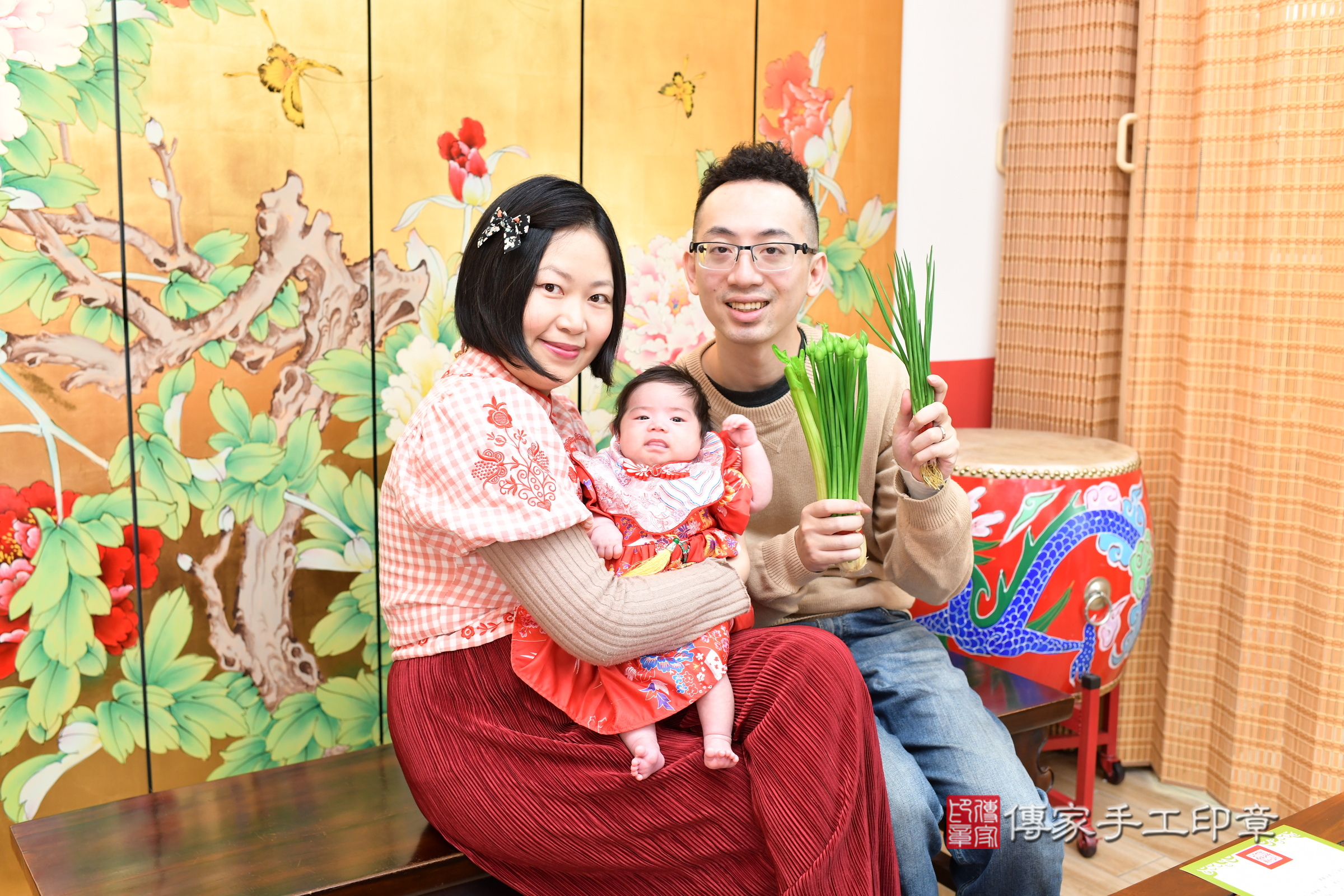湘湘寶寶(台北市大同區嬰兒寶寶滿月剃頭理髮、嬰兒剃胎毛儀式吉祥話)。中國風會場，爸媽寶貝穿「日中韓」古裝禮服。專業拍照、證書。★購買「臍帶章、肚臍章、胎毛筆刷印章」贈送：剃頭、收涎、抓周，三選一。2025.3.18，照片16