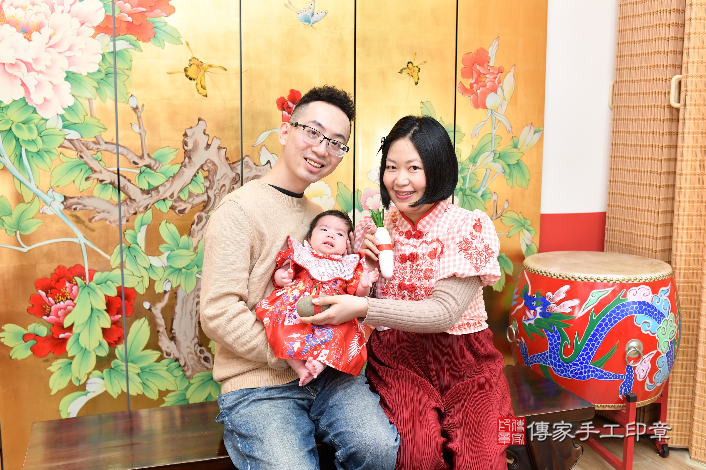 湘湘寶寶(台北市大同區嬰兒寶寶滿月剃頭理髮、嬰兒剃胎毛儀式吉祥話)。中國風會場，爸媽寶貝穿「日中韓」古裝禮服。專業拍照、證書。★購買「臍帶章、肚臍章、胎毛筆刷印章」贈送：剃頭、收涎、抓周，三選一。2025.3.18，照片14