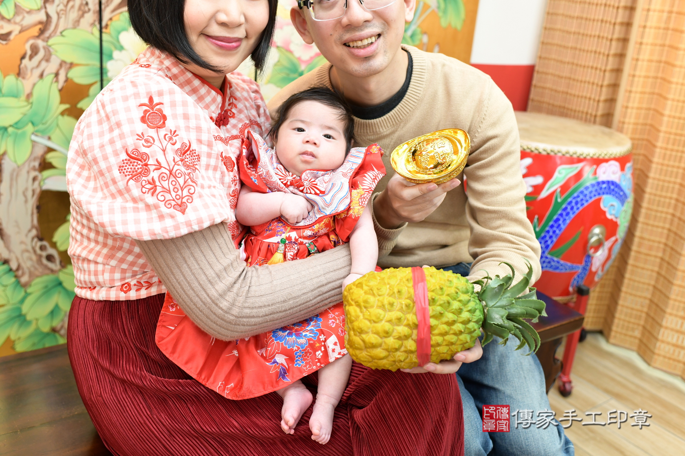 湘湘寶寶(台北市大同區嬰兒寶寶滿月剃頭理髮、嬰兒剃胎毛儀式吉祥話)。中國風會場，爸媽寶貝穿「日中韓」古裝禮服。專業拍照、證書。★購買「臍帶章、肚臍章、胎毛筆刷印章」贈送：剃頭、收涎、抓周，三選一。2025.3.18，照片18